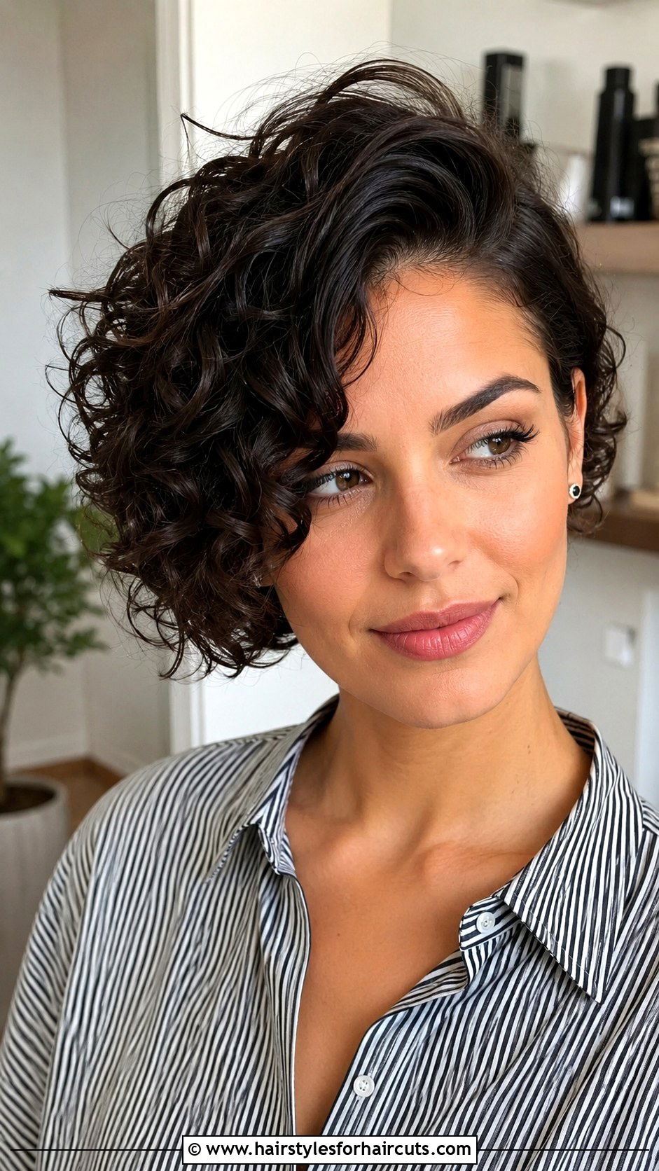 Side Parted Short Curls - 25 curly hairstyles thin hair - 25 curly hairstyles thin hair
