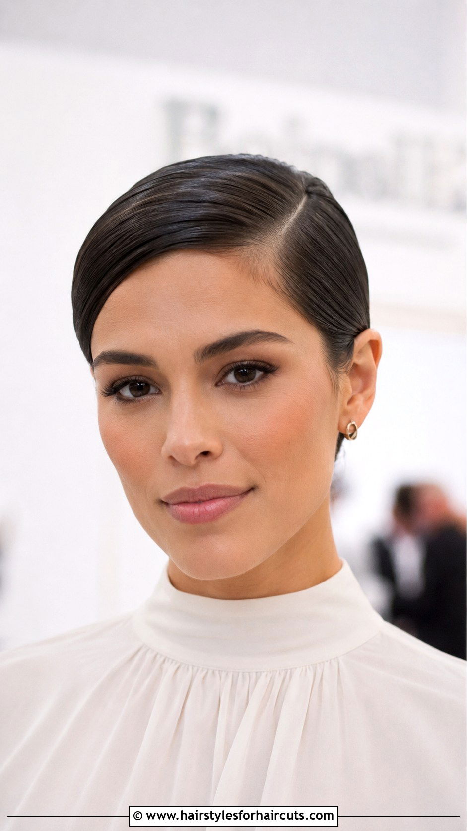 Side Parted Sleek Tuck - 25 fancy hairstyles for medium hair - 25 fancy hairstyles for medium hair