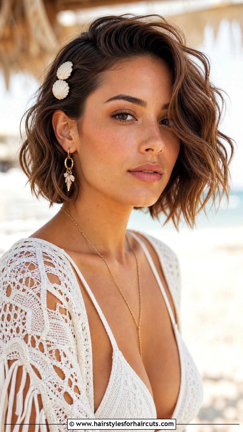 Side Swept Bob With Seashell Clips - 25 short hair fairy hairstyles - 25 short hair fairy hairstyles