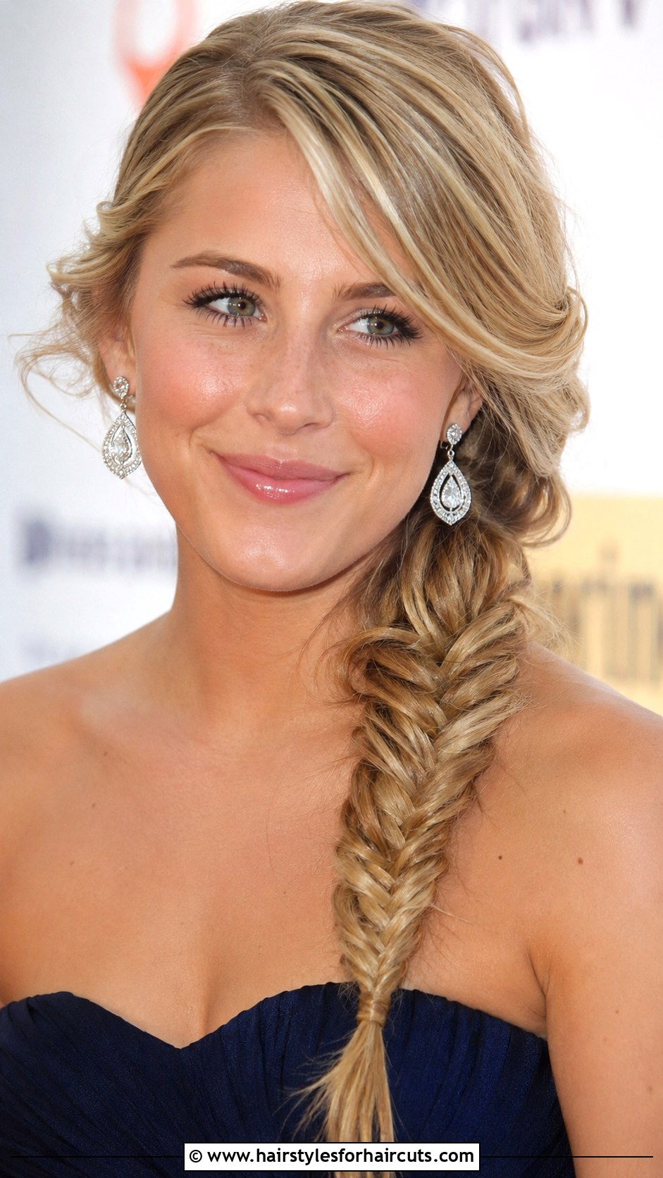 Side Swept Braid - 25 braid hairstyles for medium hair - 25 braid hairstyles for medium hair
