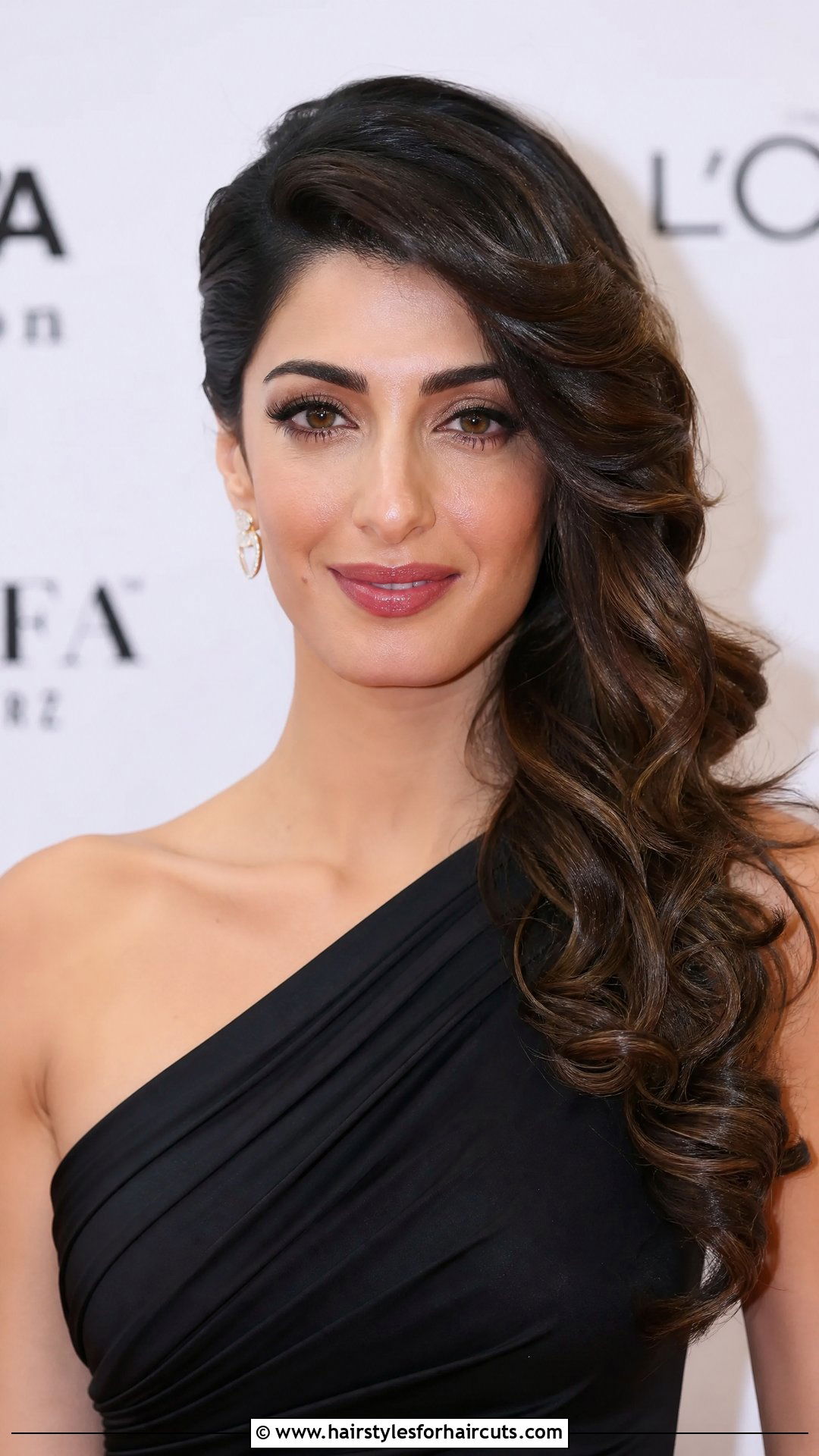 Side Swept Curls - 25 hairstyles for wedding guest black hair - 25 hairstyles for wedding guest black hair