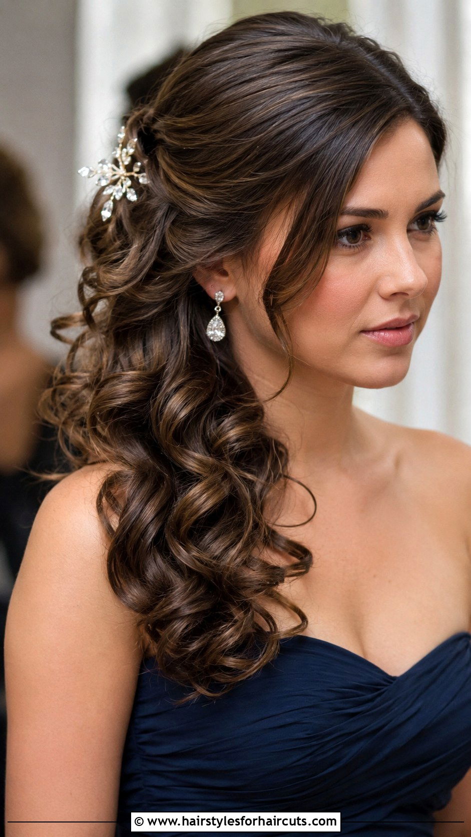 Side Swept Curls - 25 bridesmaid hairstyles for long hair - 25 bridesmaid hairstyles for long hair