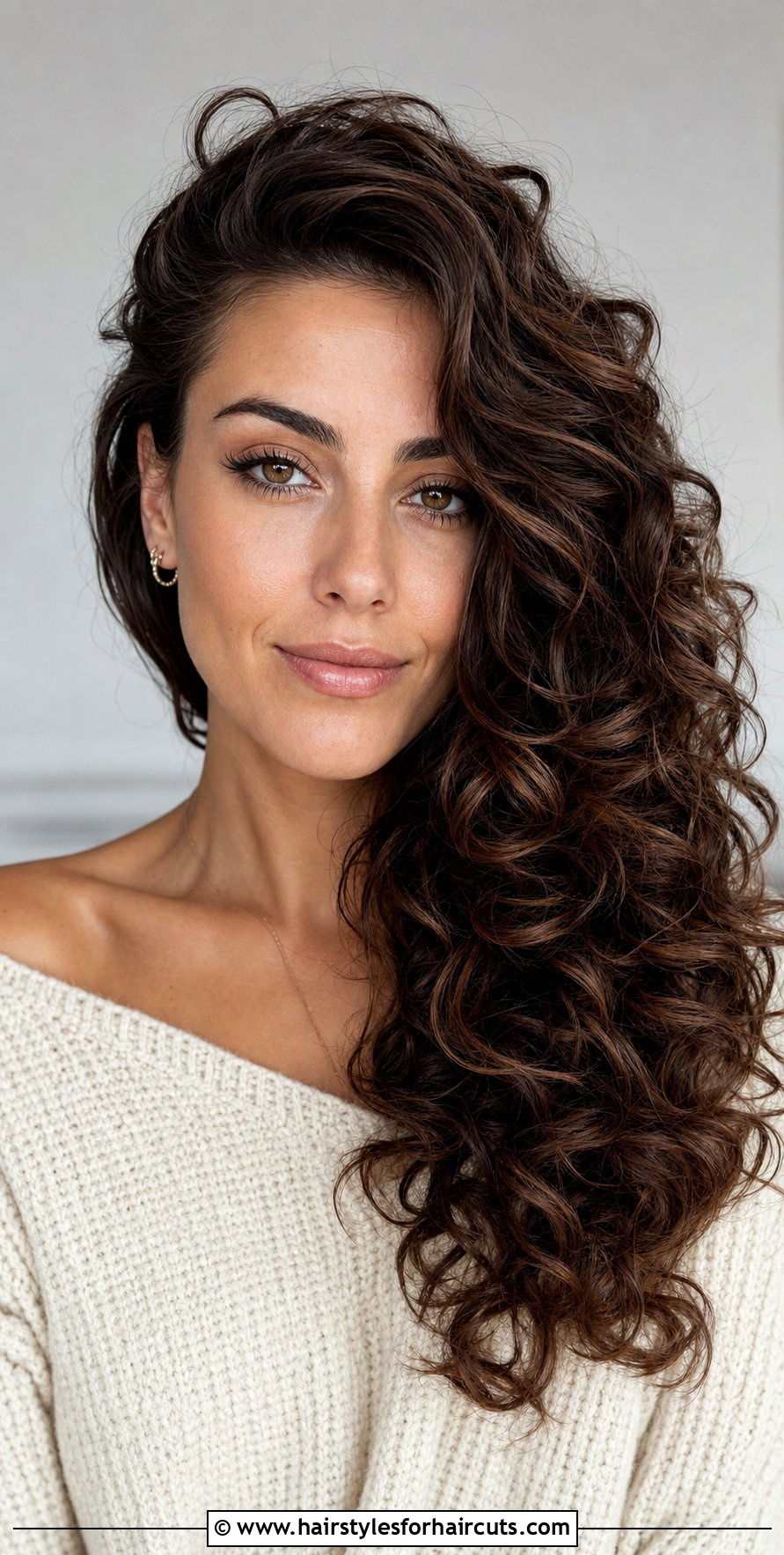 Side Swept Curly Hairstyle - 25 interview hairstyles for curly hair - 25 interview hairstyles for curly hair