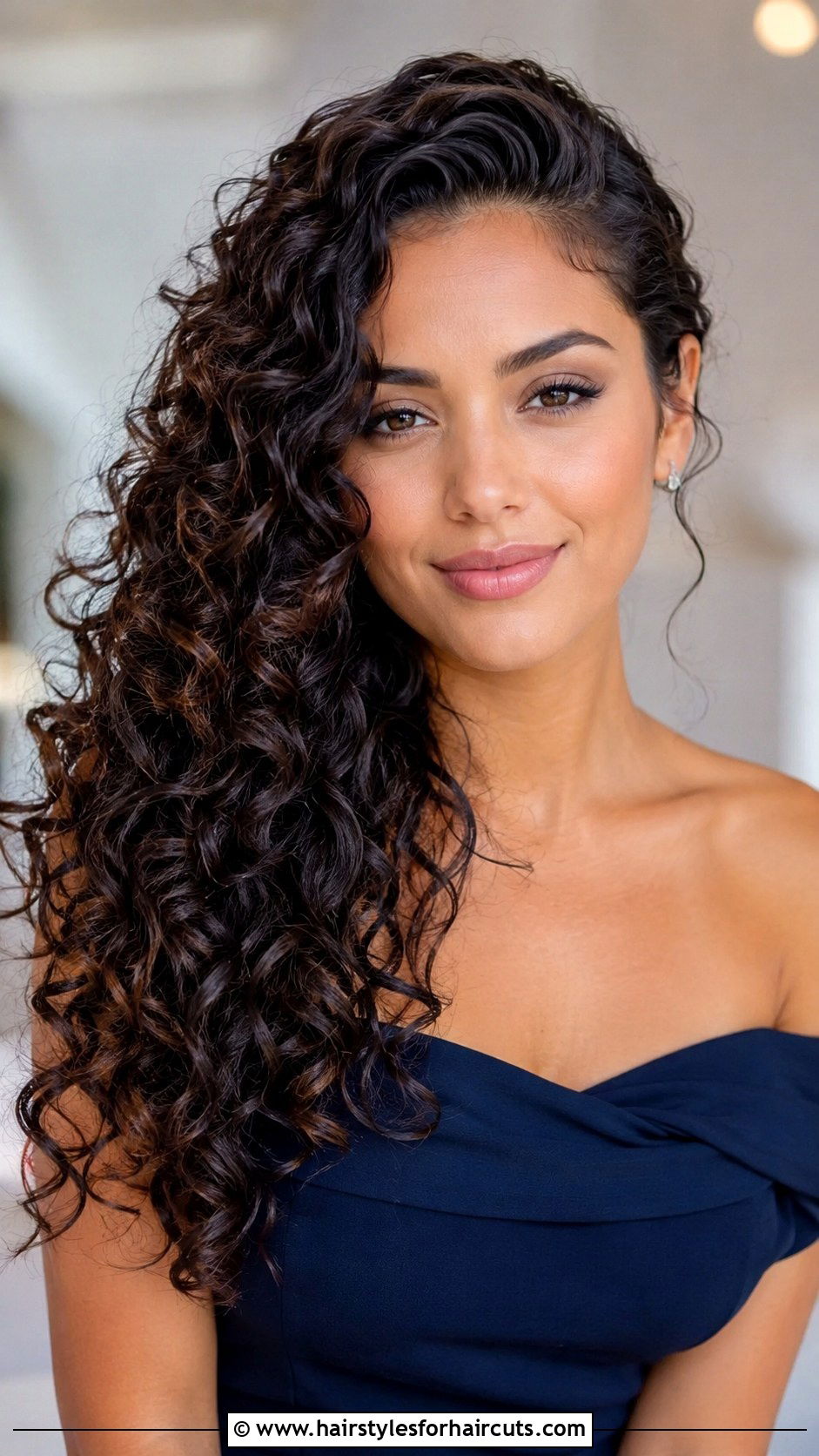 Side Swept Curly Hairstyle - 25 curled hairstyles - 25 curled hairstyles