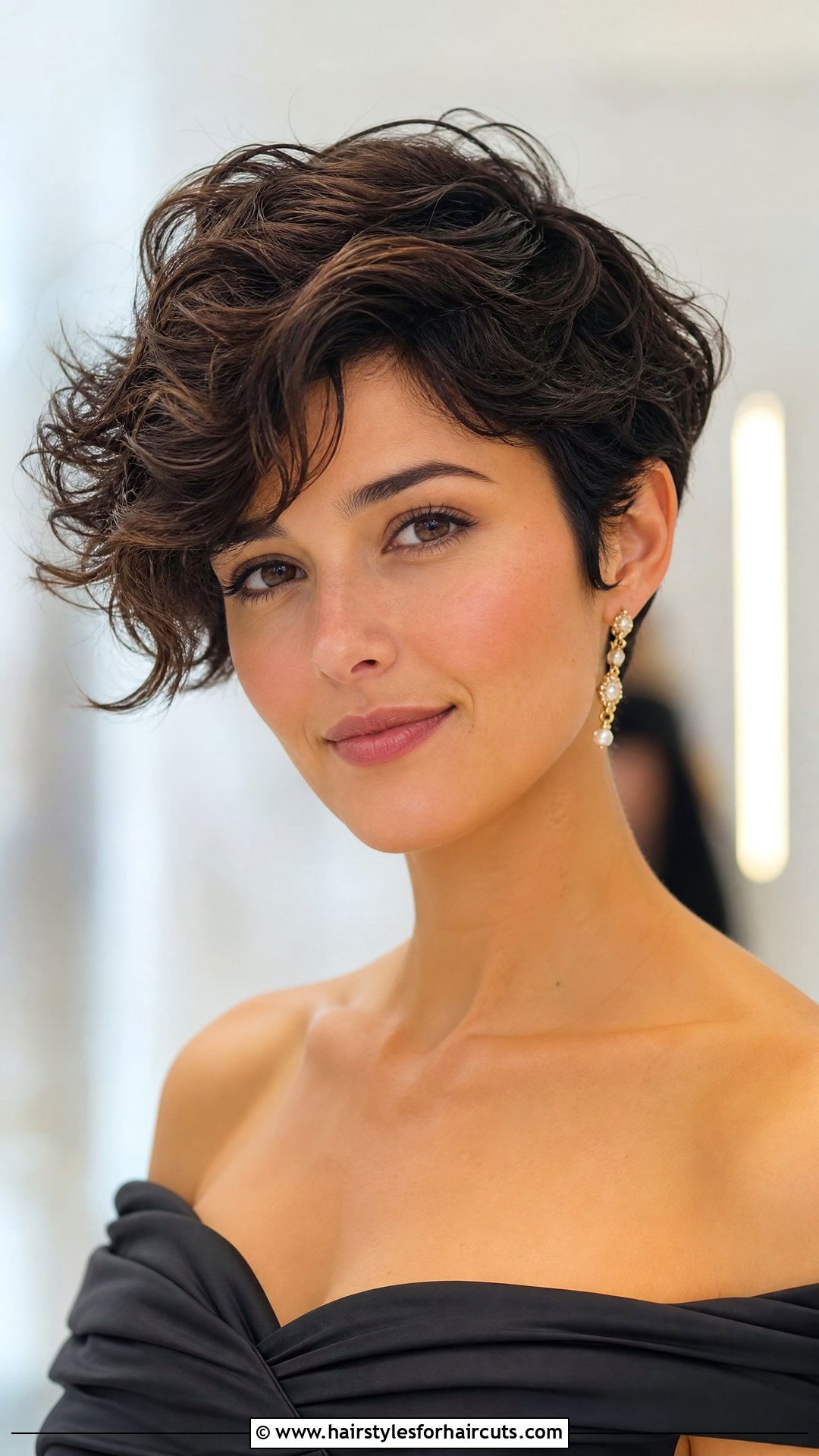 Side Swept Curly Pixie - 25 simple bridesmaid hairstyles for short hair - 25 simple bridesmaid hairstyles for short hair