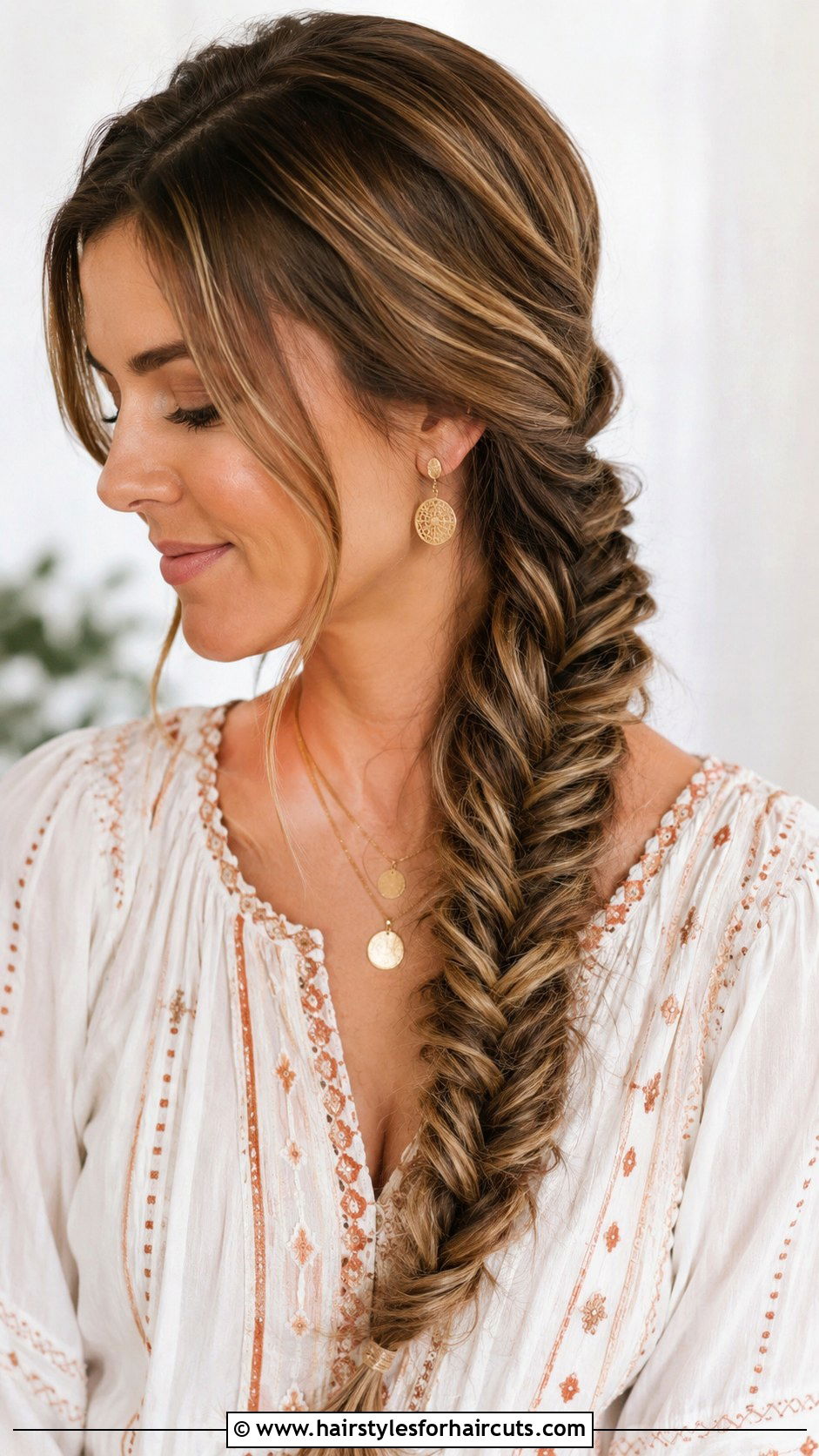 Side Swept Fishtail Braid - 25 5 minute hairstyles for frizzy hair - 25 5 minute hairstyles for frizzy hair
