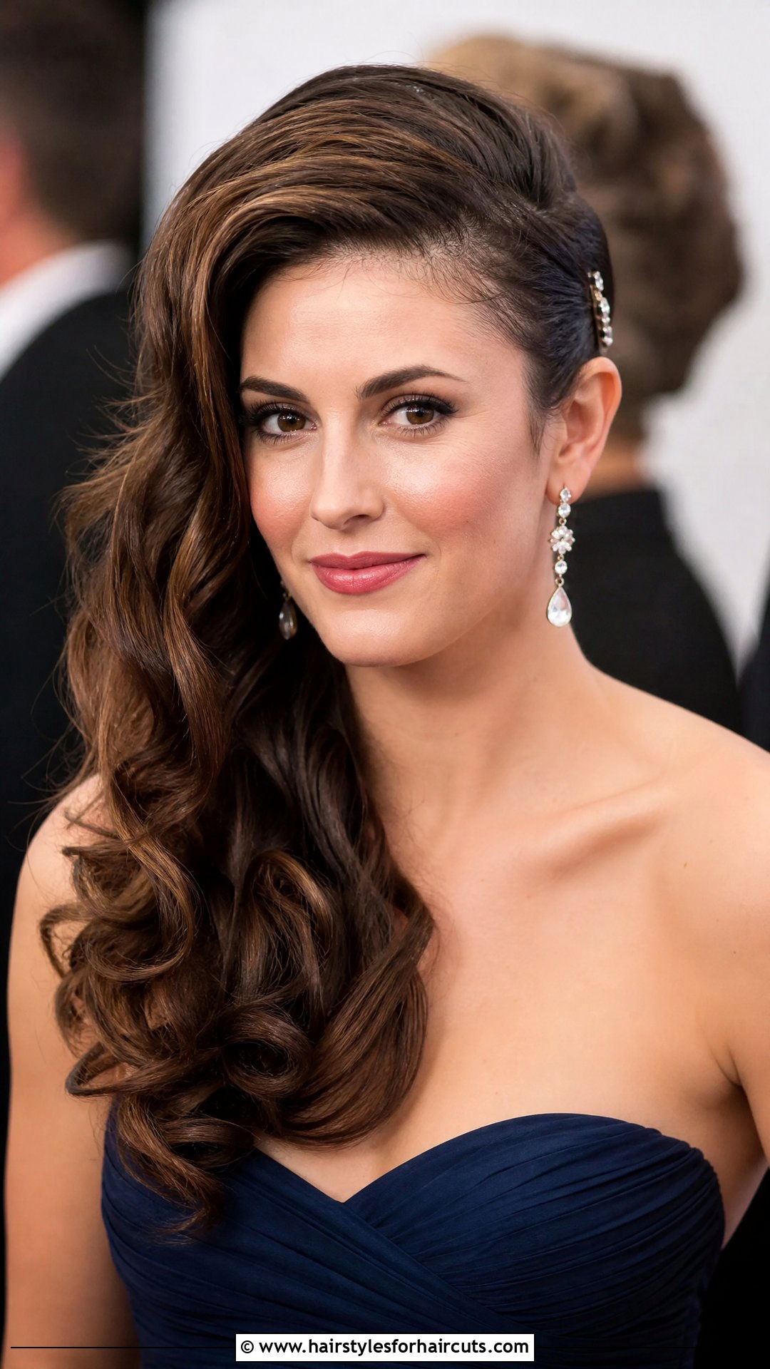 Side Swept French Pin Style - 25 french hair pin hairstyles - 25 french hair pin hairstyles