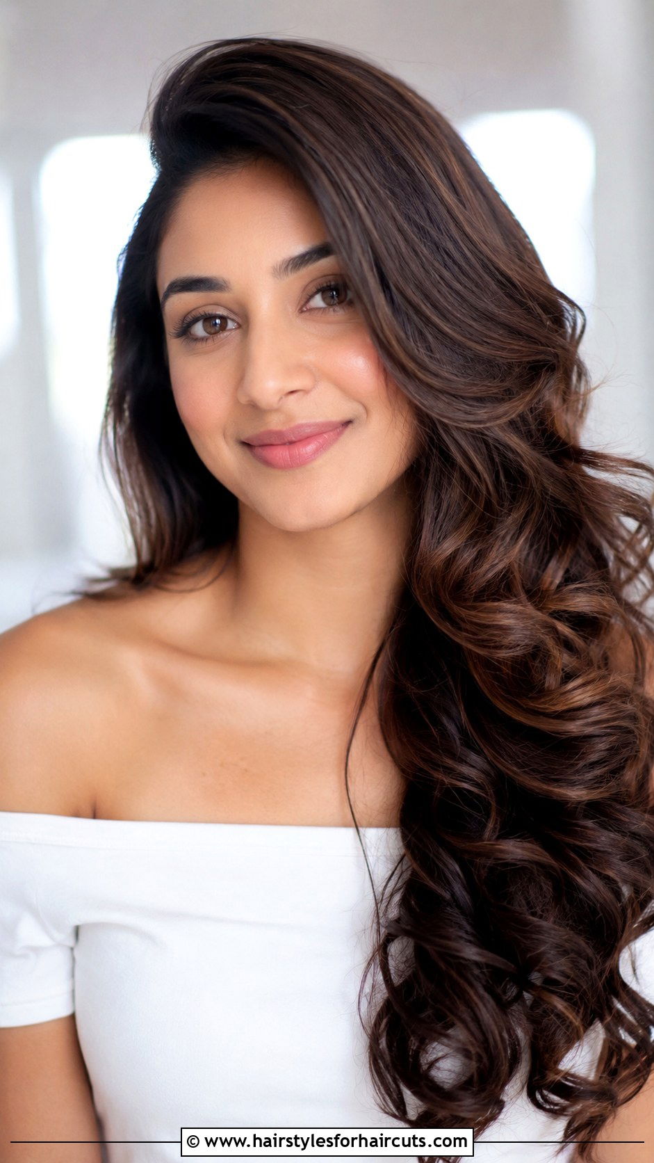 Side Swept Long Curls - 25 easy 1920s hairstyles for long hair - 25 easy 1920s hairstyles for long hair
