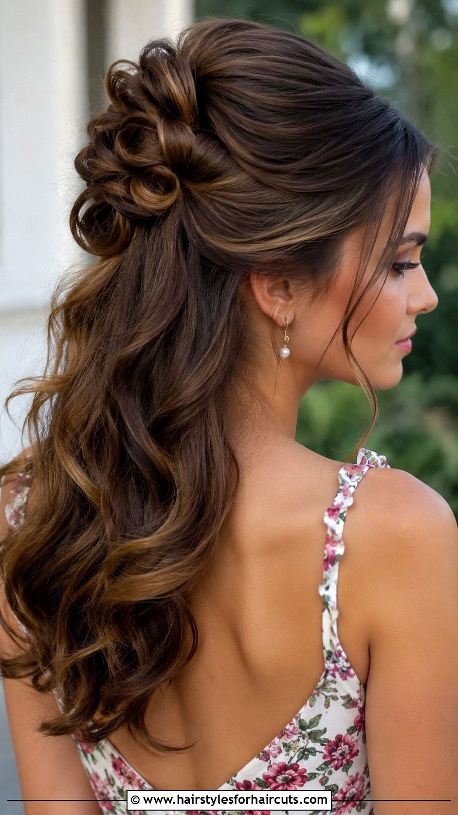Side Swept Pin Curls - 25 pin curl hairstyles for long hair - 25 pin curl hairstyles for long hair