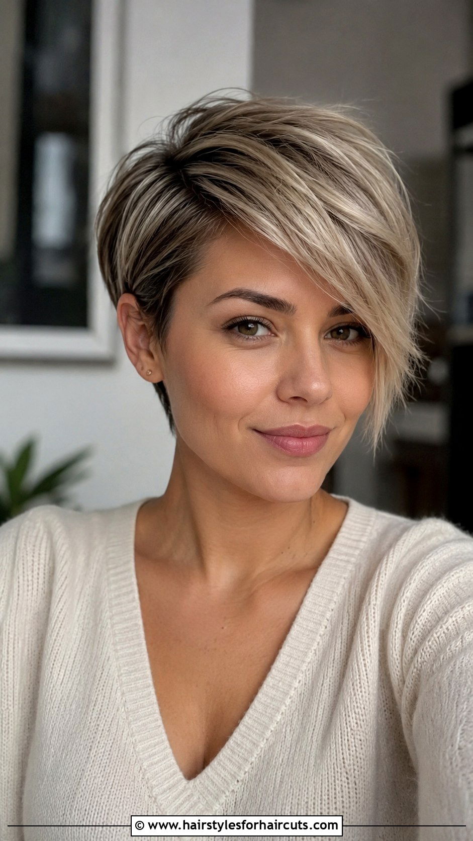 Side Swept Pixie Cut - 25 short hair graduation hairstyles - 25 short hair graduation hairstyles