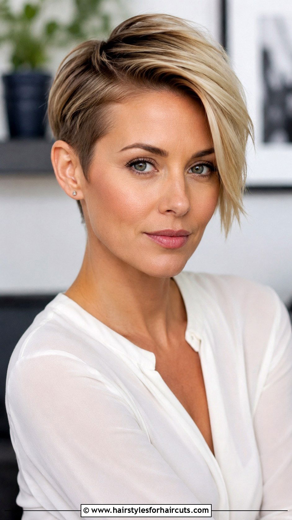 Side Swept Pixie Cut - 25 short haircuts for super thin hair - 25 short haircuts for super thin hair