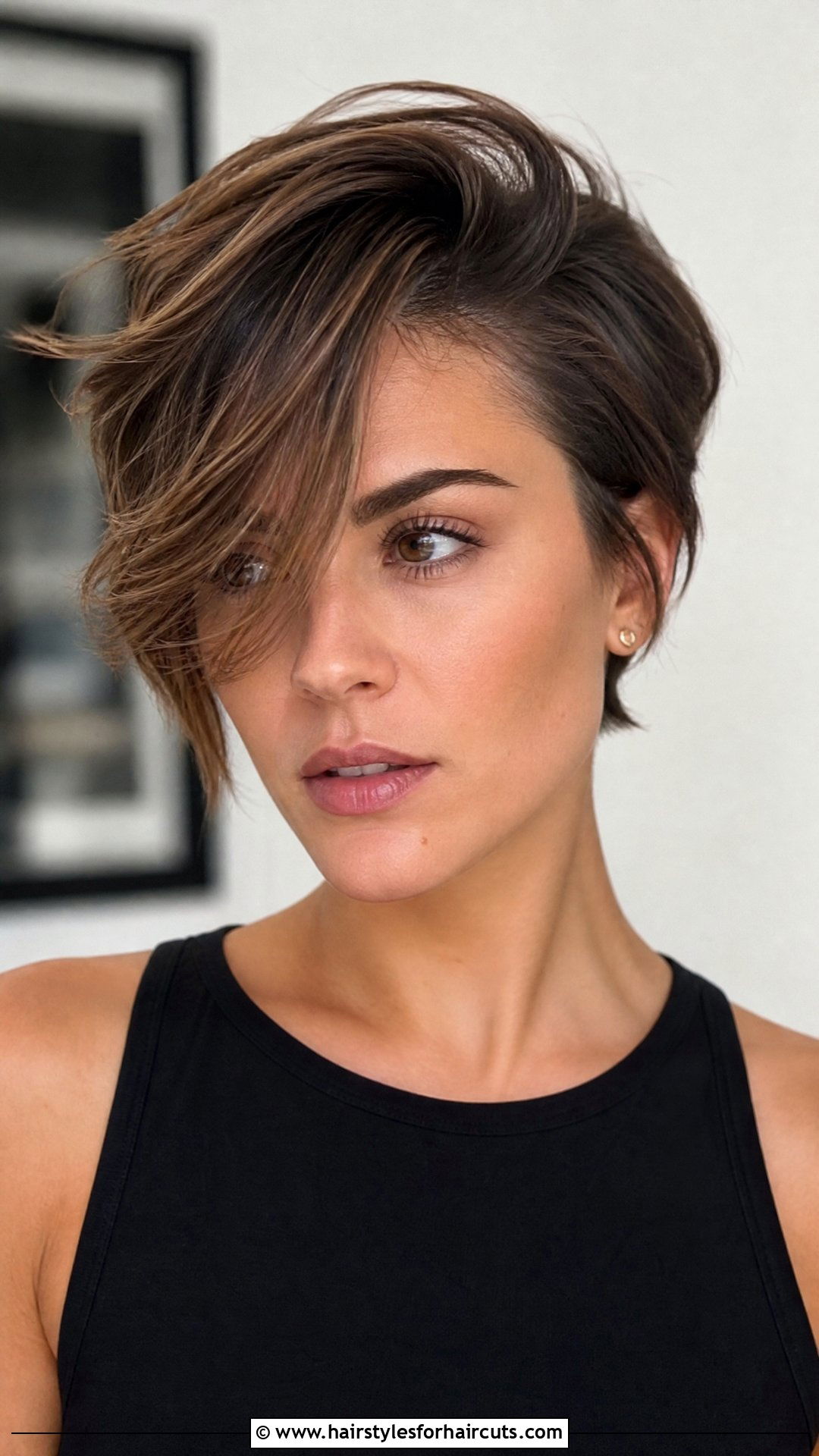 Side Swept Short Hair - 25 short hair concert hairstyles - 25 short hair concert hairstyles