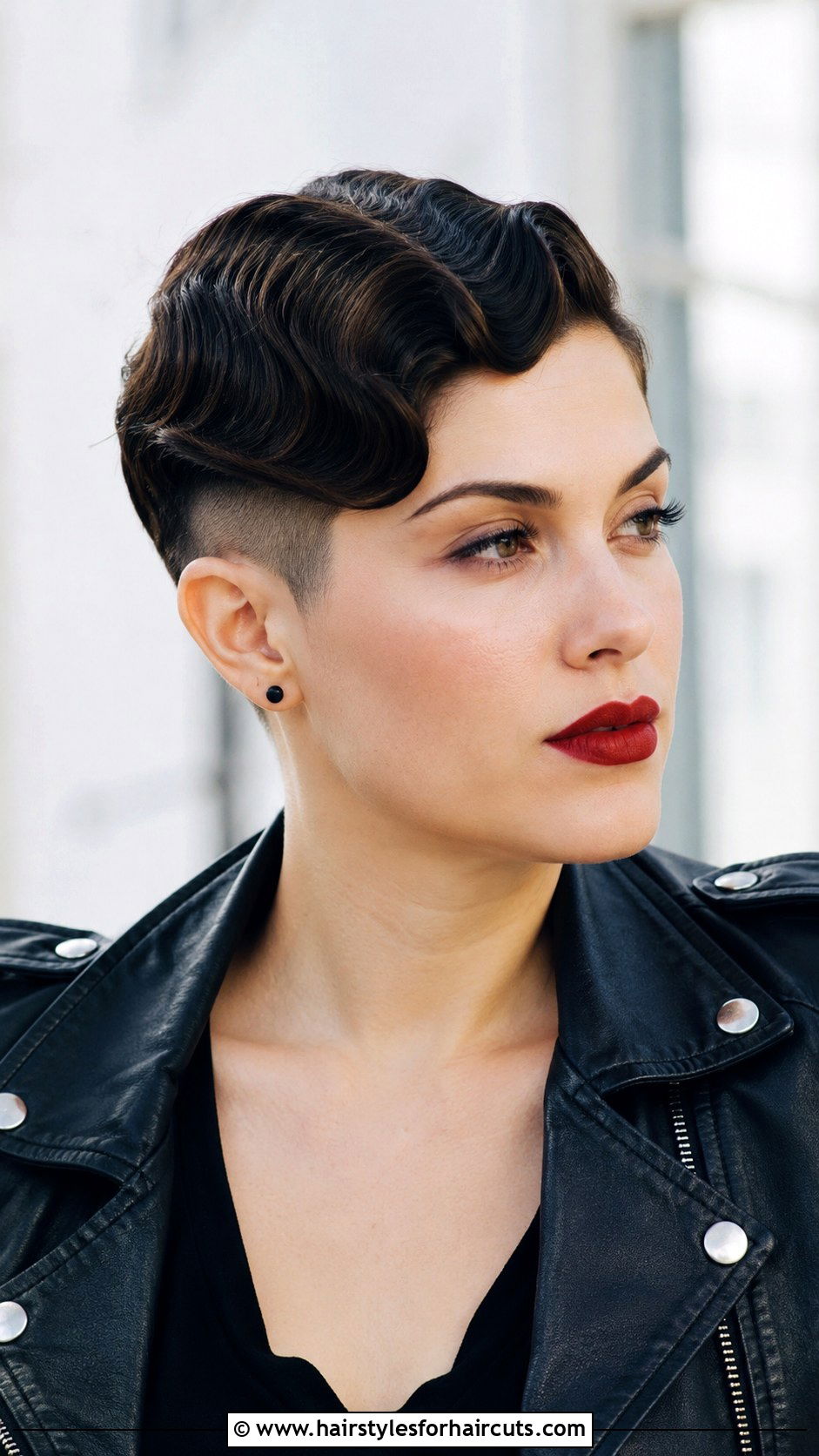 Sleek 1920s Pixie Undercut - 25 pixie 1920s hairstyles for short hair - 25 pixie 1920s hairstyles for short hair