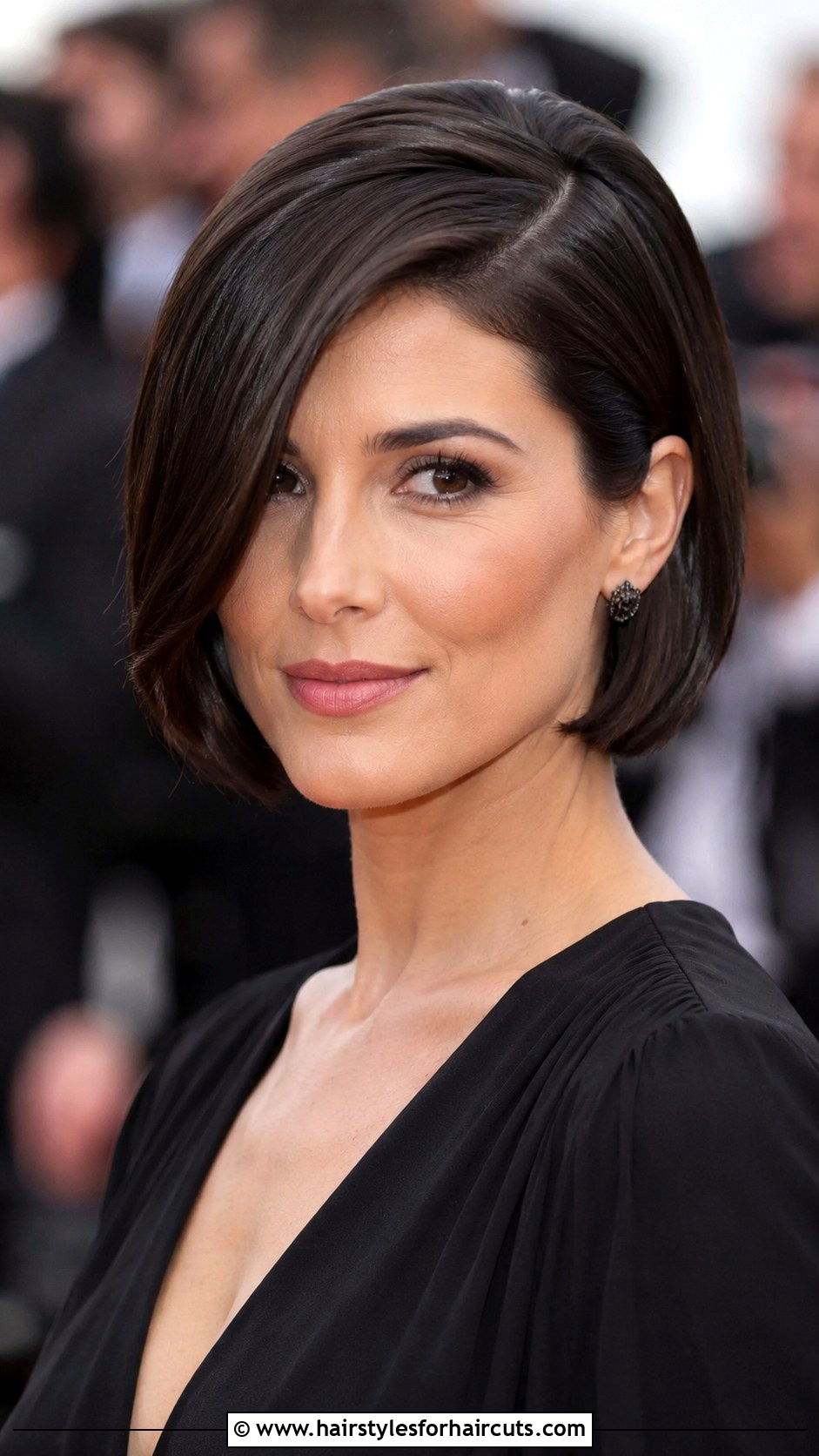 Sleek Bob With Deep Side Part - 25 bridesmaid hairstyles for short hair - 25 bridesmaid hairstyles for short hair