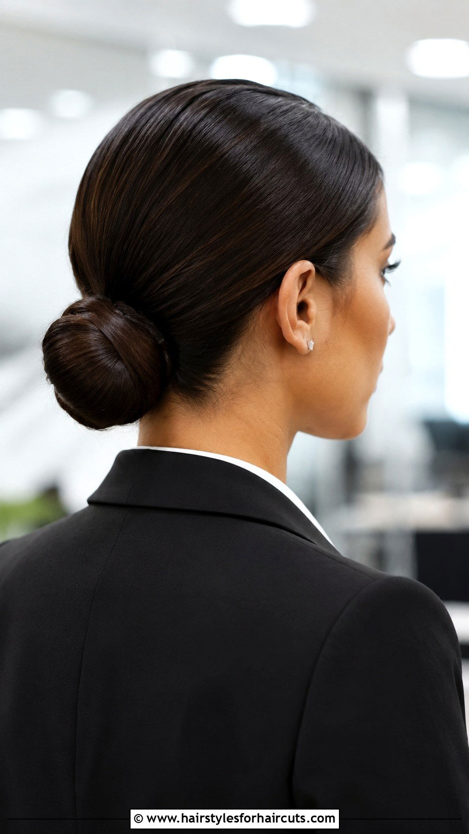 Sleek Low Bun - 25 easy up hairstyles for medium hair - 25 easy up hairstyles for medium hair