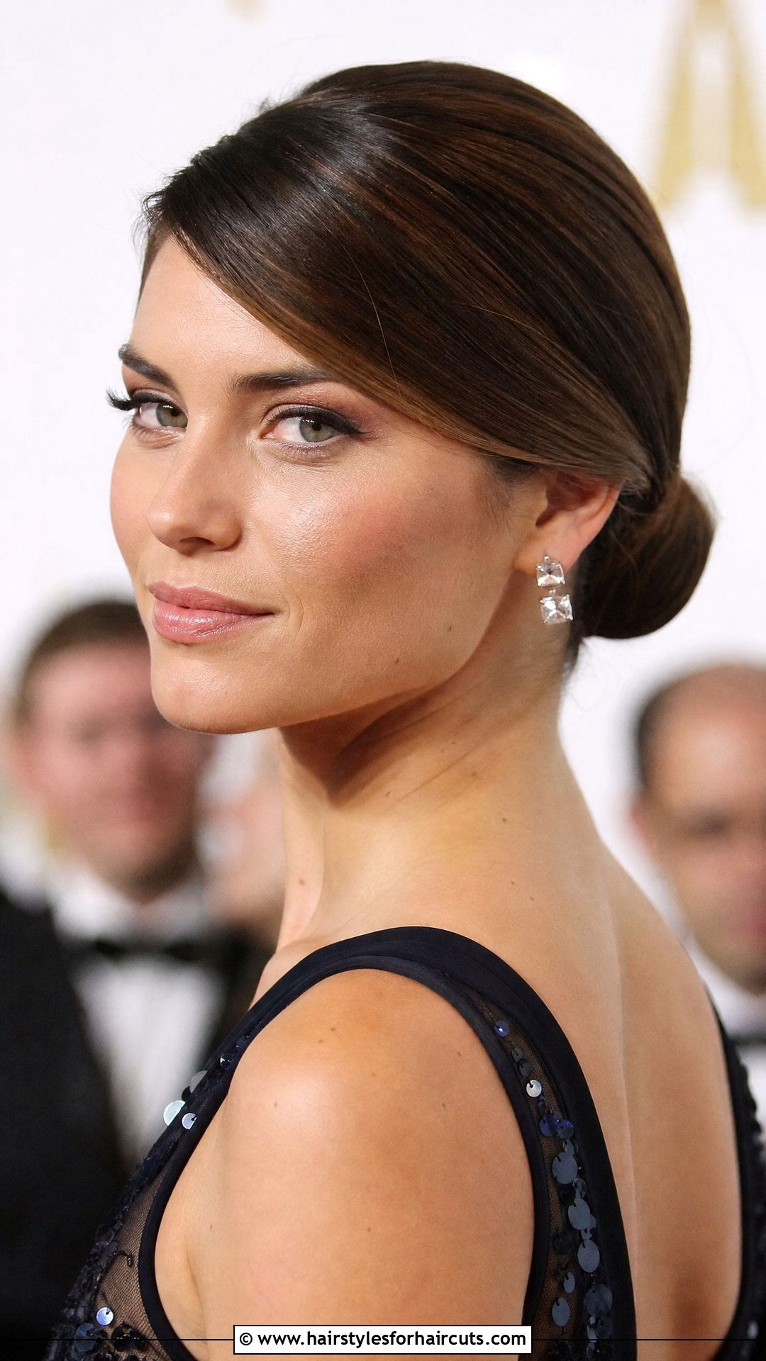 Sleek Low Bun With Side Part - 25 best hairstyles for round faces - 25 best hairstyles for round faces