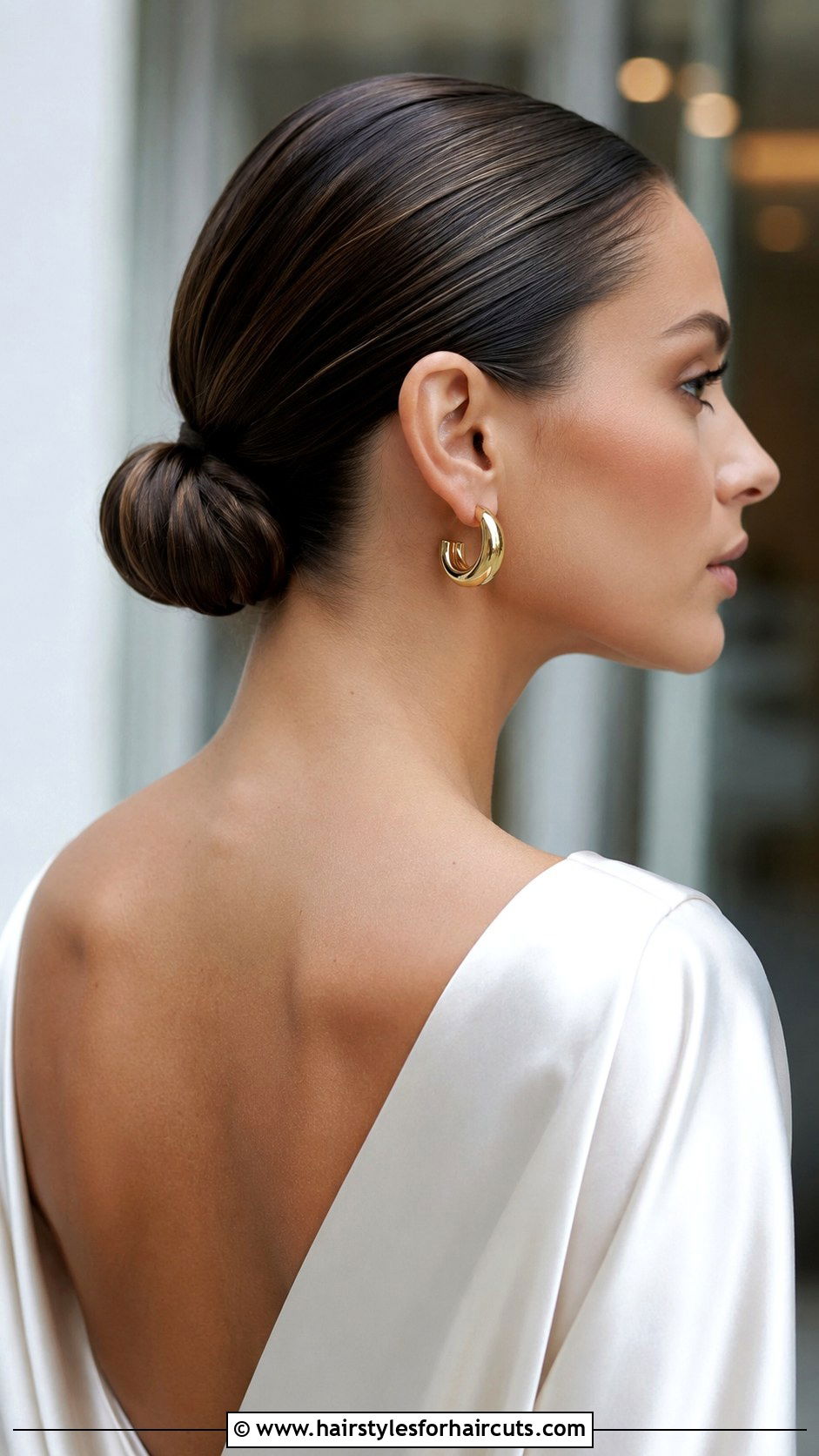 Sleek Low Chignon - 25 elegant wedding hairstyles for long hair - 25 elegant wedding hairstyles for long hair