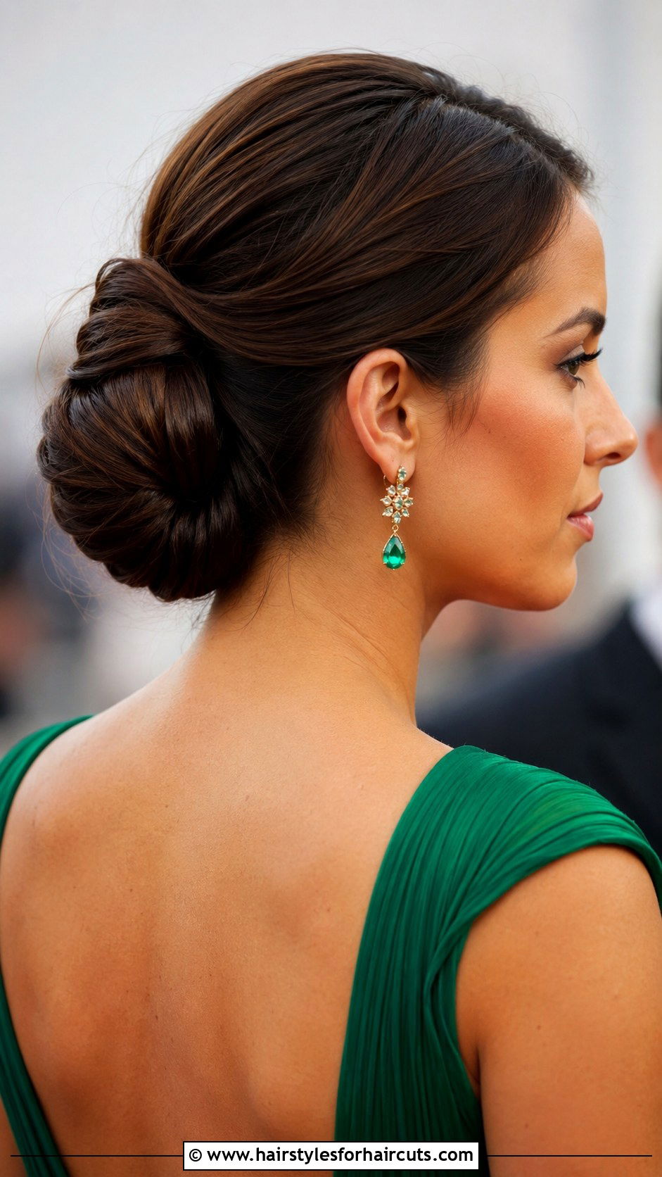 Sleek Low Chignon - 25 easy dance hairstyles for long hair - 25 easy dance hairstyles for long hair