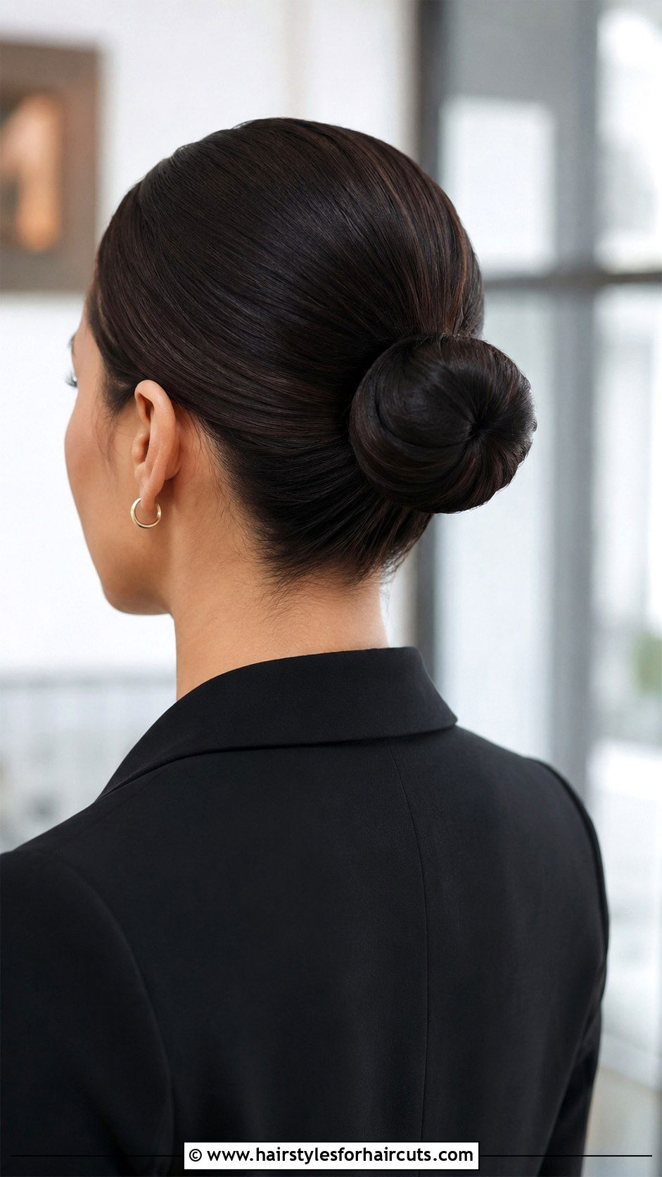 Sleek Low Donut Bun For Bob - 25 donut bun hairstyles for short hair - 25 donut bun hairstyles for short hair