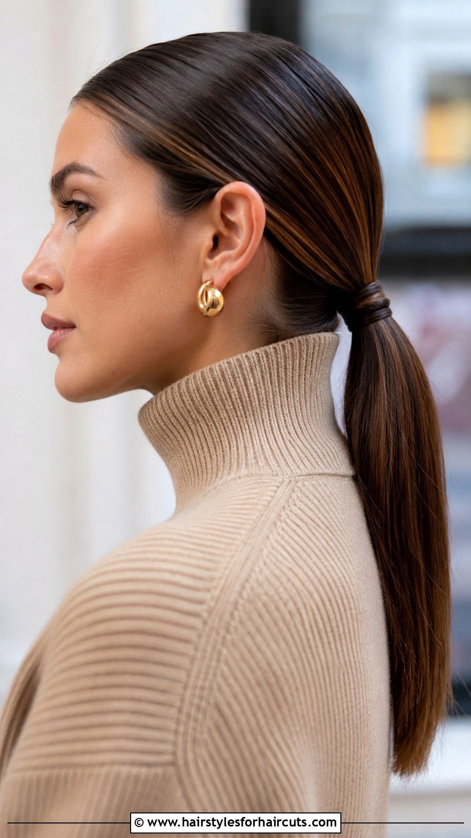 Sleek Low Ponytail For Windy Weather - 25 hairstyles for windy days - 25 hairstyles for windy days