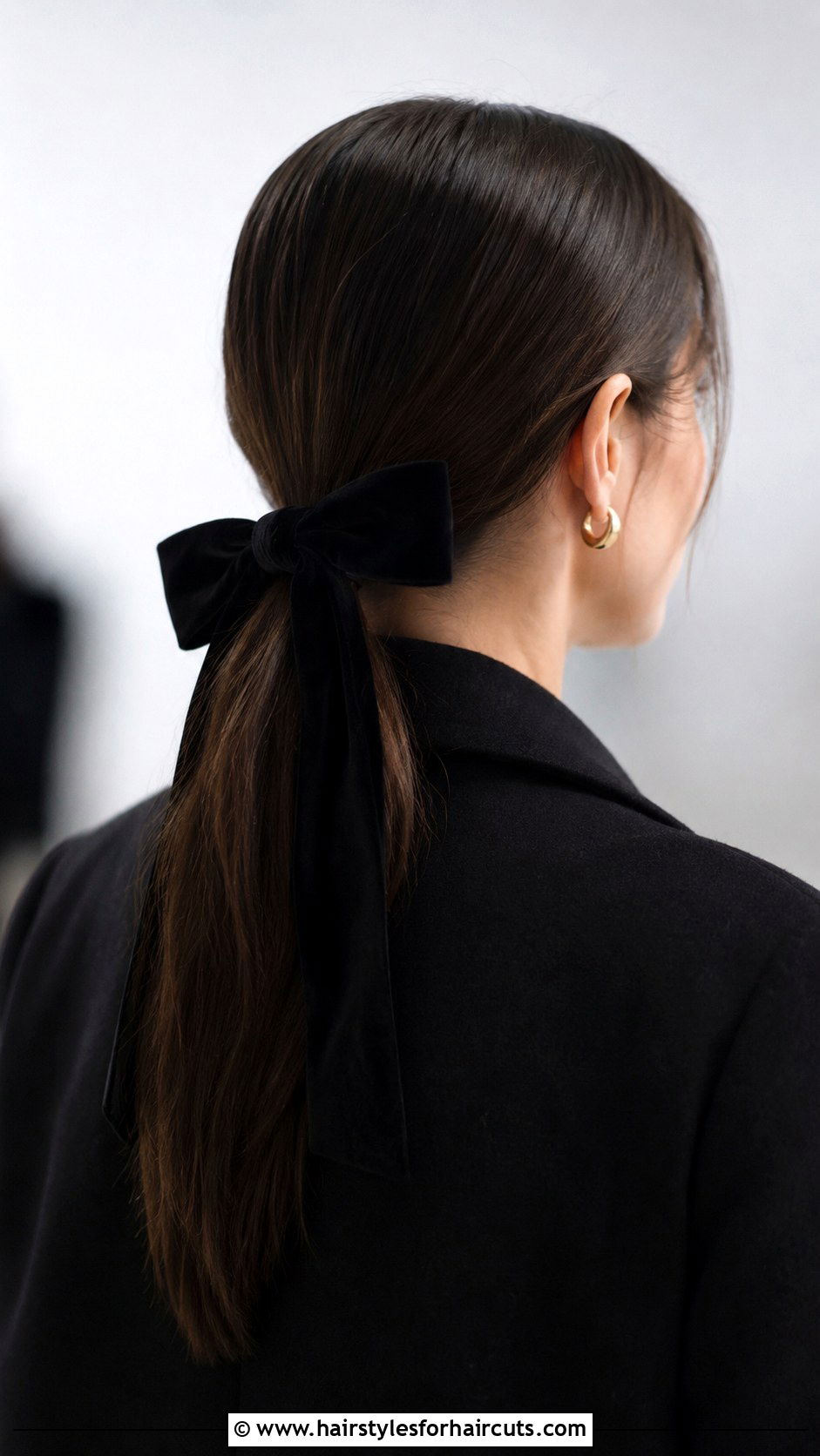 Sleek Low Ponytail With Ribbon - 25 cute hairstyles for winter - 25 cute hairstyles for winter