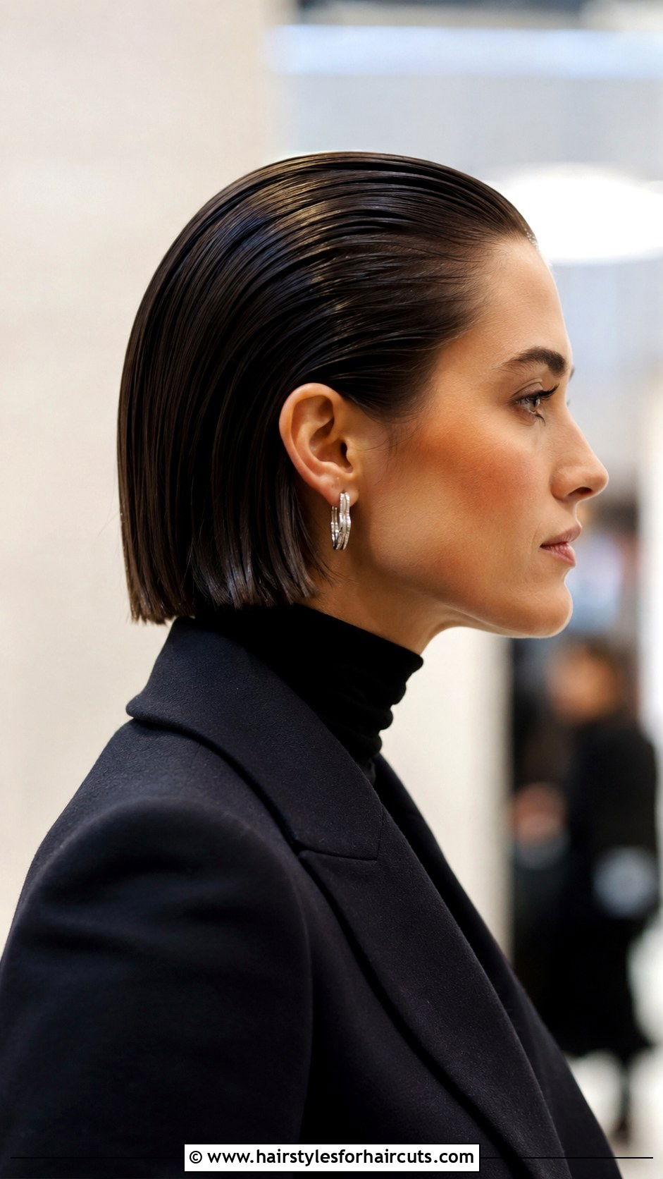 Sleek Slicked Back Bob - 25 wet hairstyles for short hair - 25 wet hairstyles for short hair