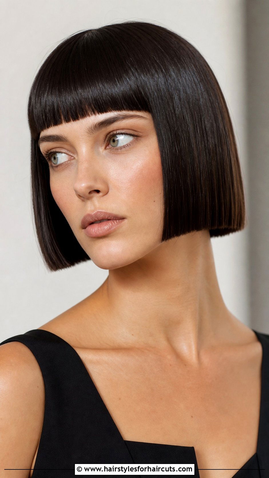 Sleek Straight 1920s Bob - 25 short hair 1920s hairstyles - 25 short hair 1920s hairstyles