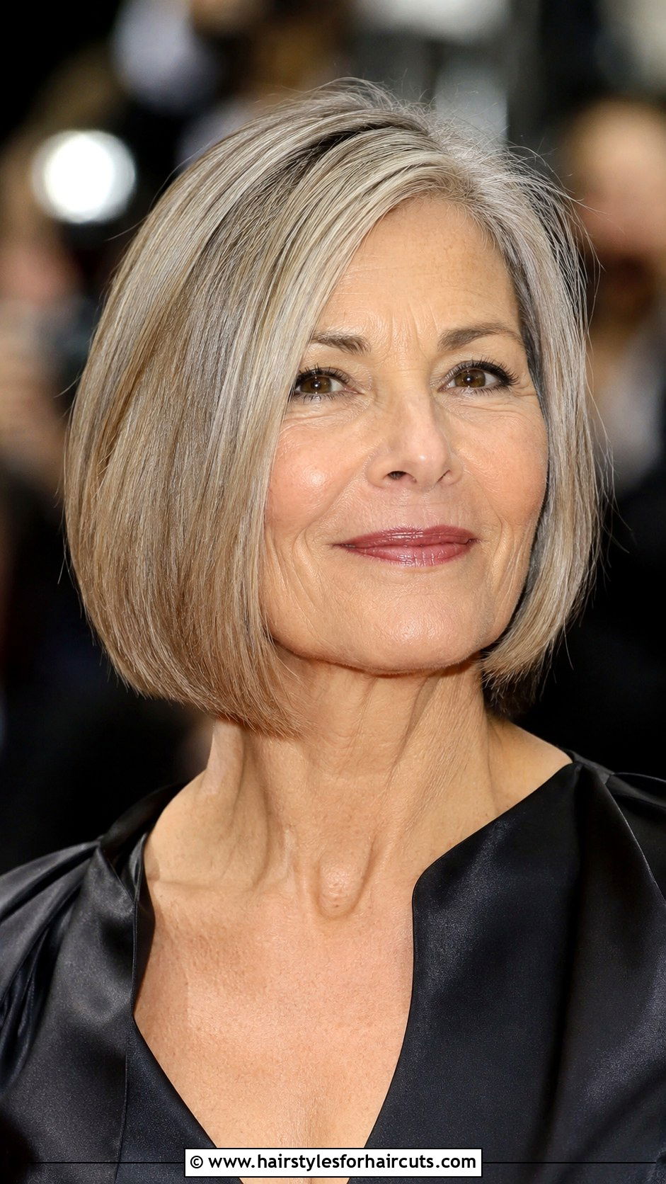 Sleek Straight Bob - 25 short hairstyles for older women - 25 short hairstyles for older women