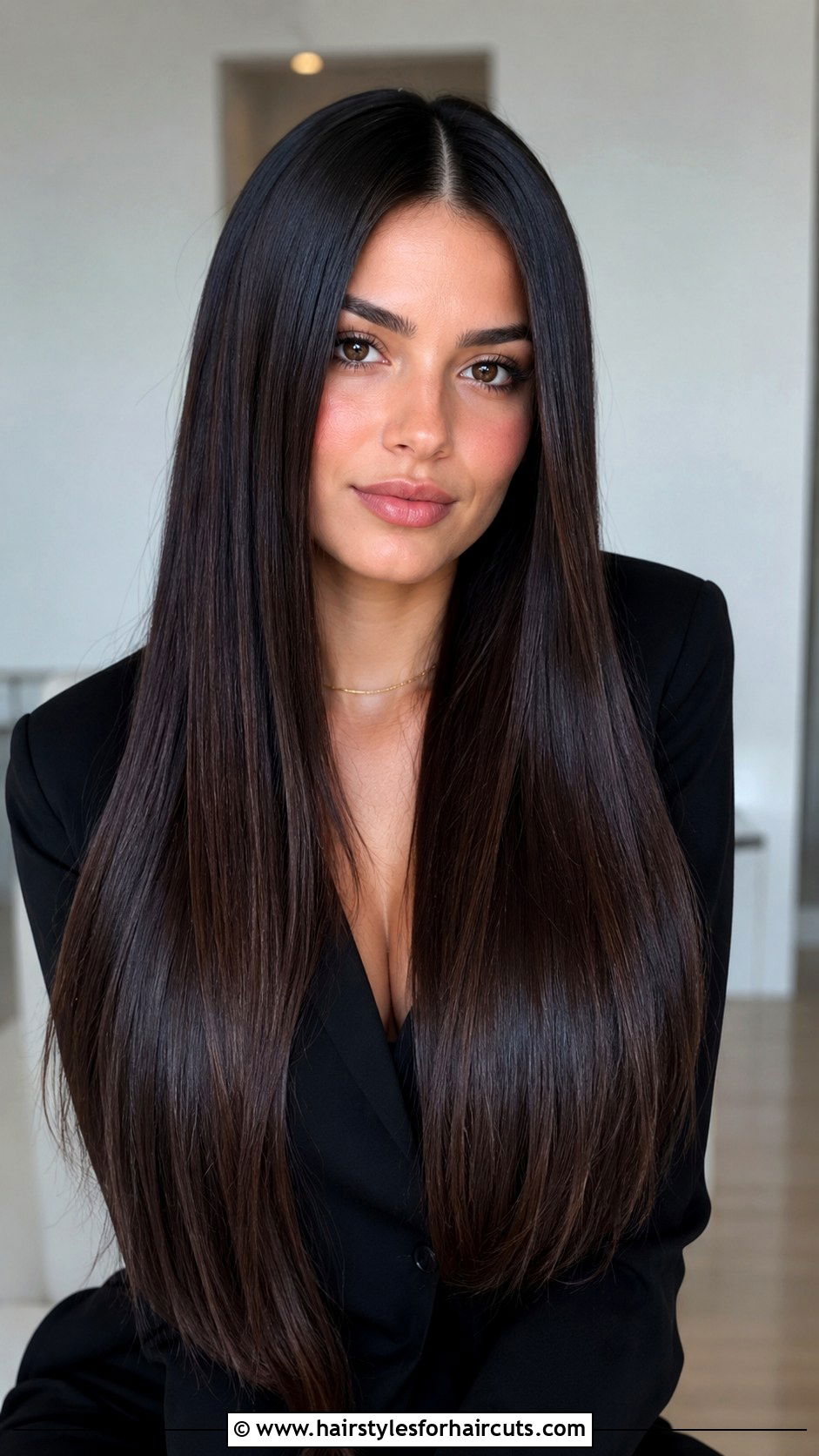 Sleek Straight Long Hair With Middle Part - 25 gorgeous hairstyles for long hair - 25 gorgeous hairstyles for long hair