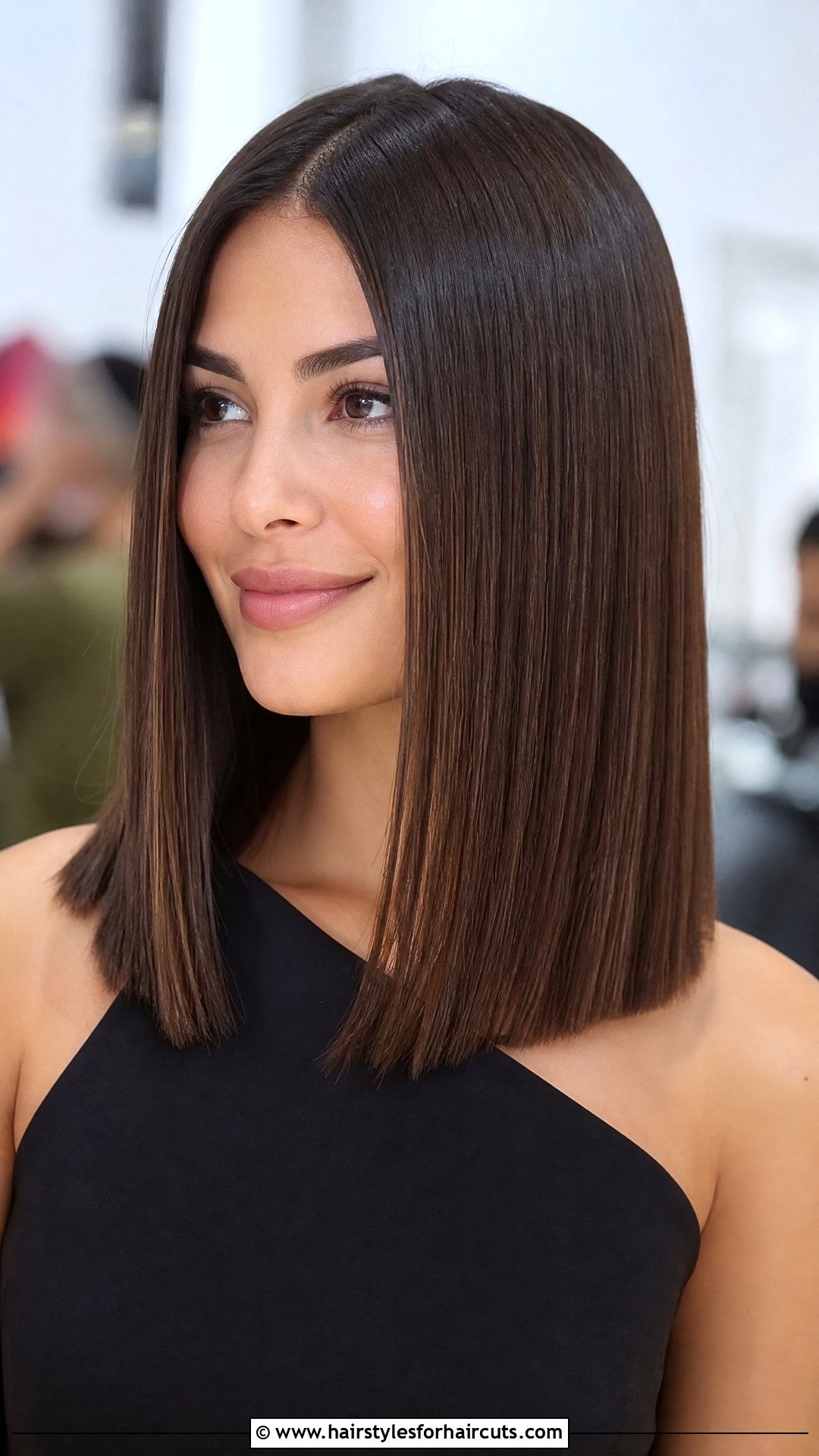 Sleek Straight Shoulder Length Haircut - 25 womens shoulder length haircuts - 25 womens shoulder length haircuts