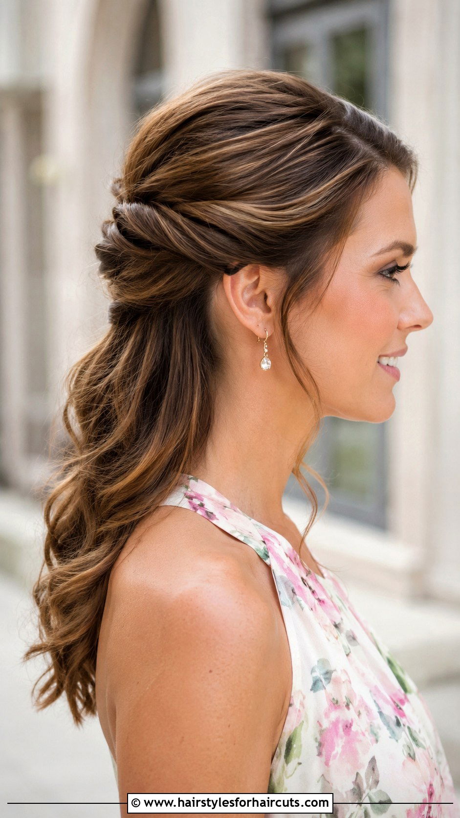 Sleek Top Knot - 25 easy hairstyles for wedding - 25 easy hairstyles for wedding