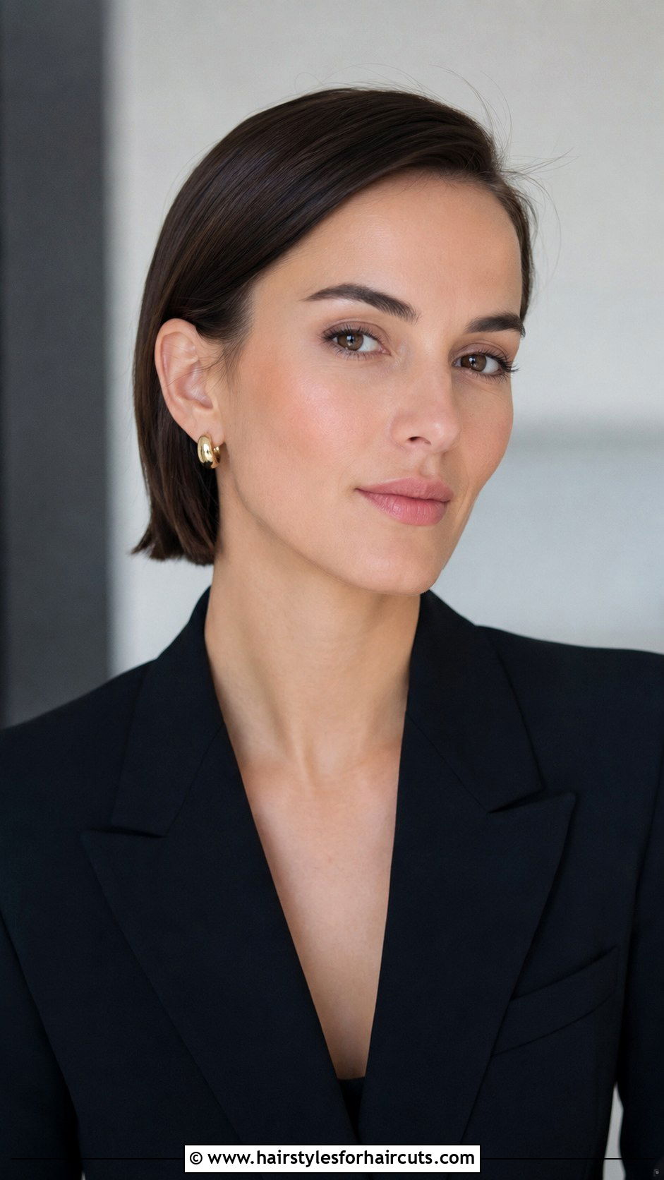 Sleek Tucked Bob Behind Ears - 25 quick and easy hairstyles for short hair - 25 quick and easy hairstyles for short hair
