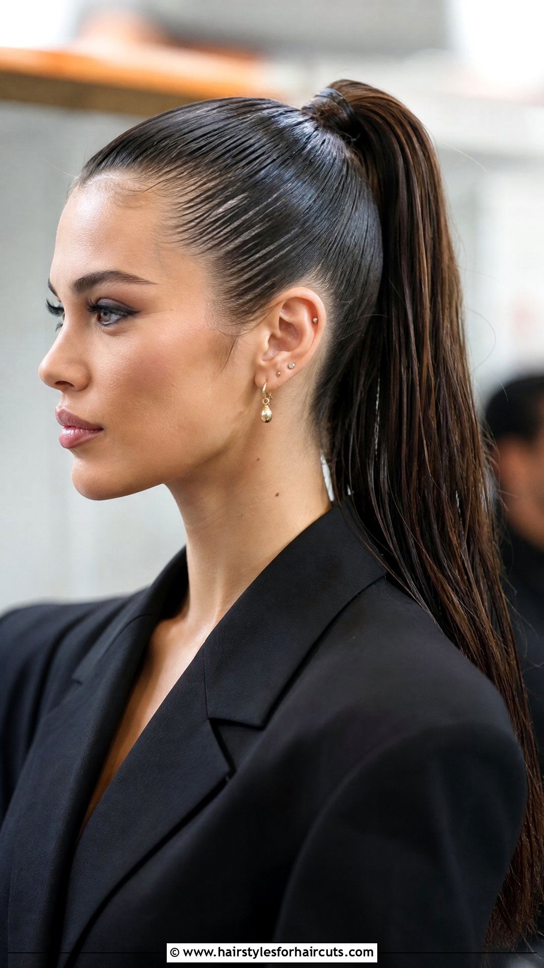 Sleek Wet Hair Ponytail - 25 wet hair hairstyles - 25 wet hair hairstyles