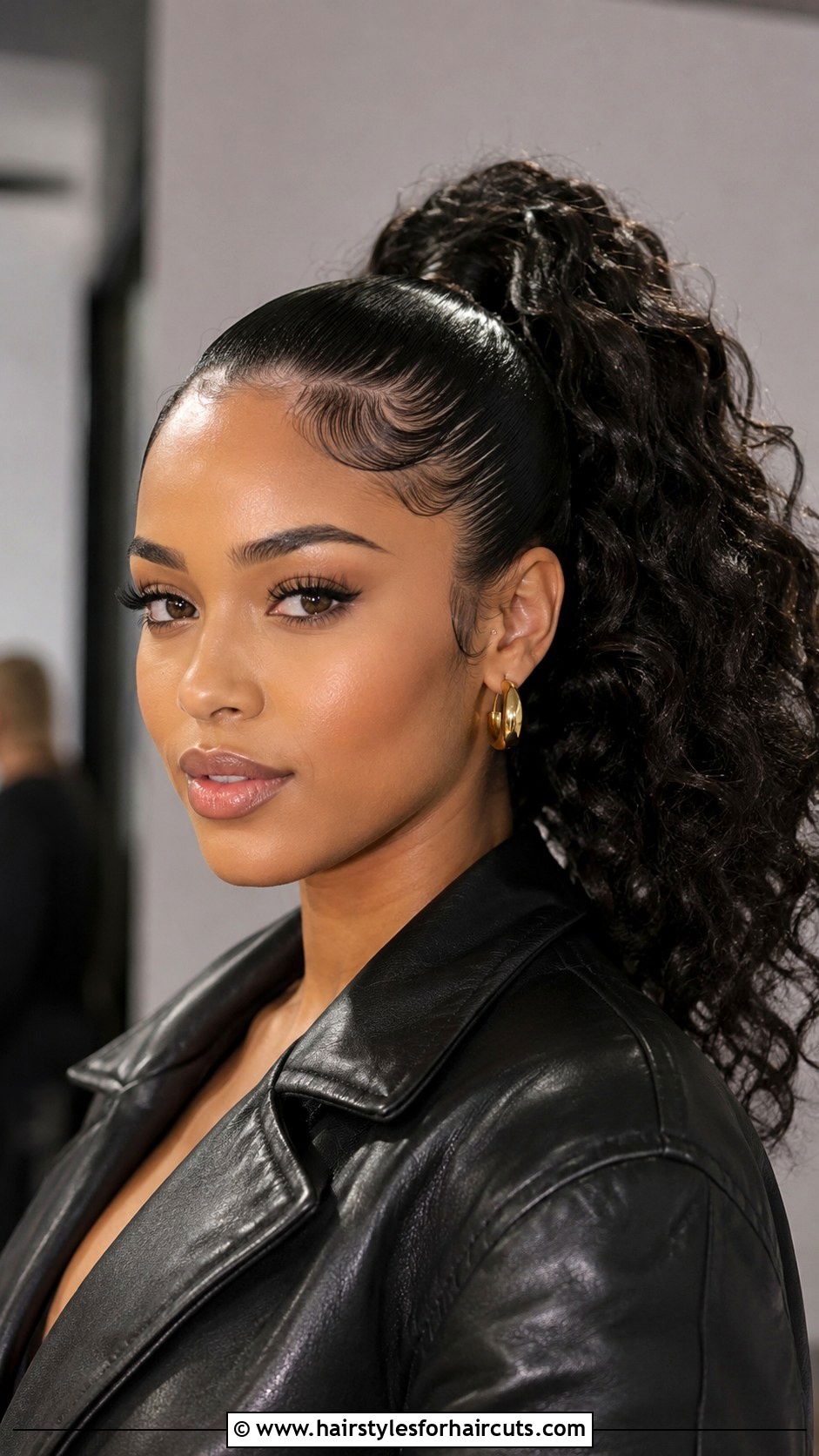 Slicked Back Curly Ponytail - 25 easy hairstyles for curly hair - 25 easy hairstyles for curly hair