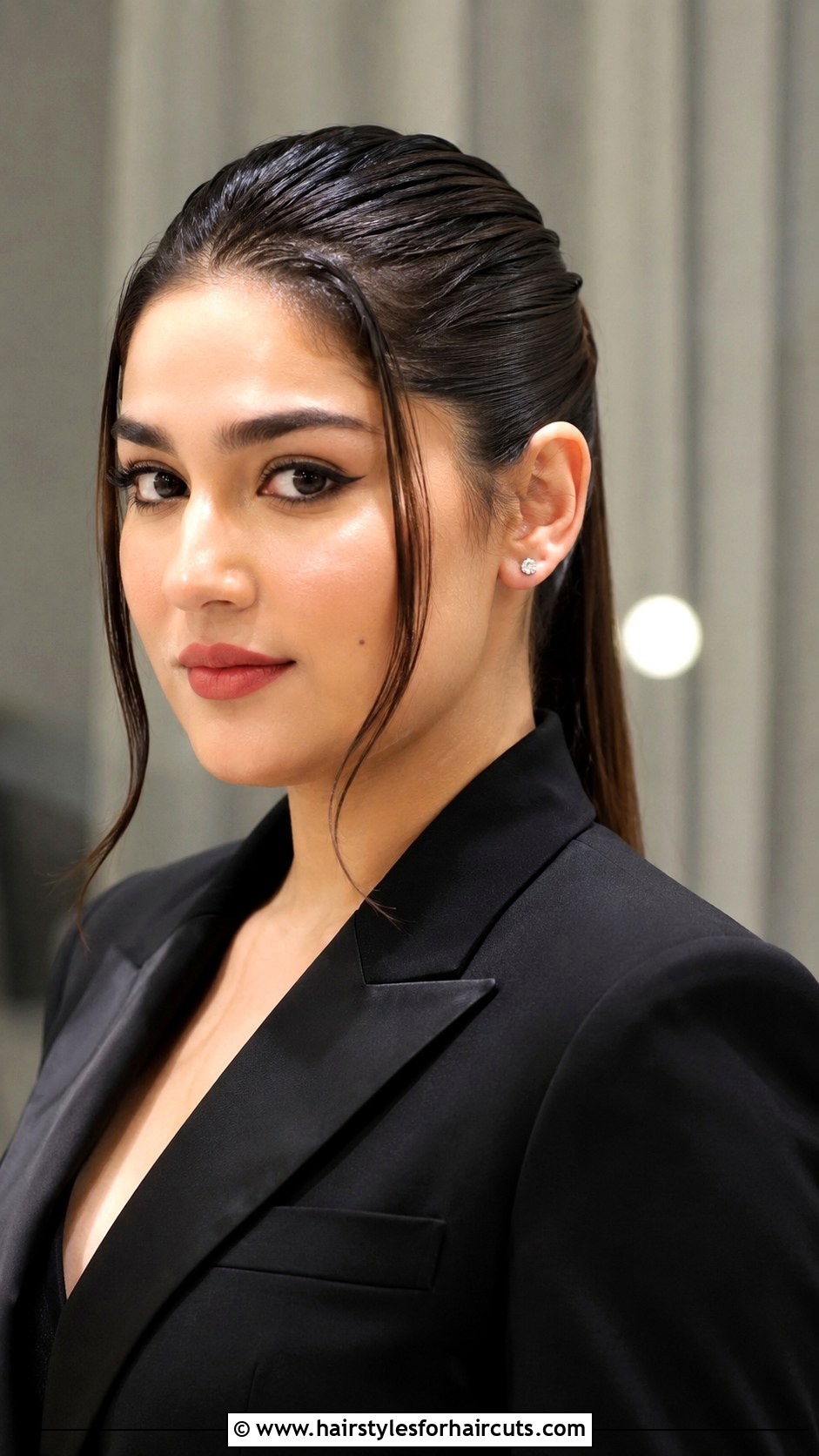 Slicked Back Long Hair For Round Faces - 25 hairstyles for round faces - 25 hairstyles for round faces