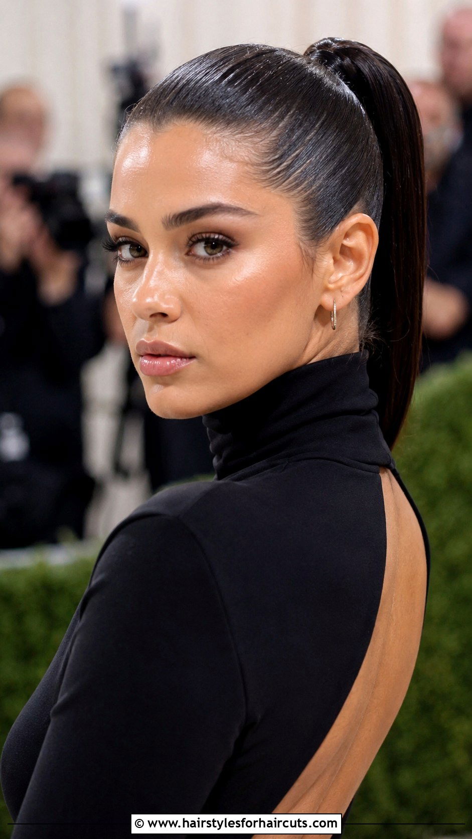 Slicked Back Ponytail - 25 graduation hairstyles - 25 graduation hairstyles