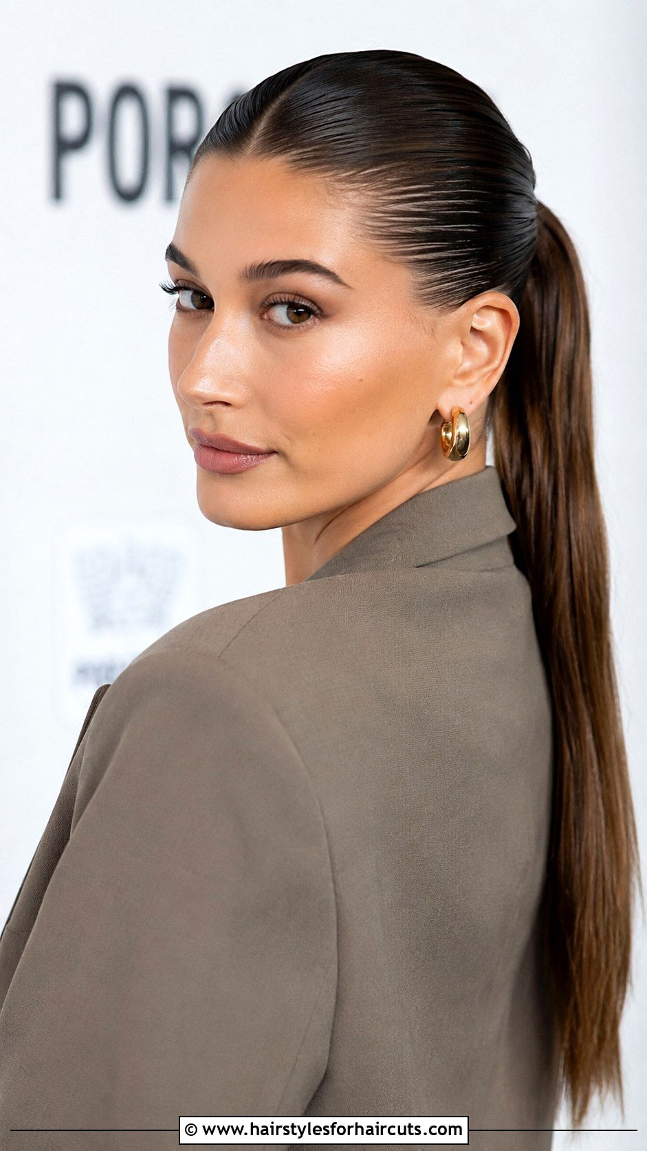 Slicked Back Ponytail For Windy Weather - 25 hairstyles for windy days - 25 hairstyles for windy days