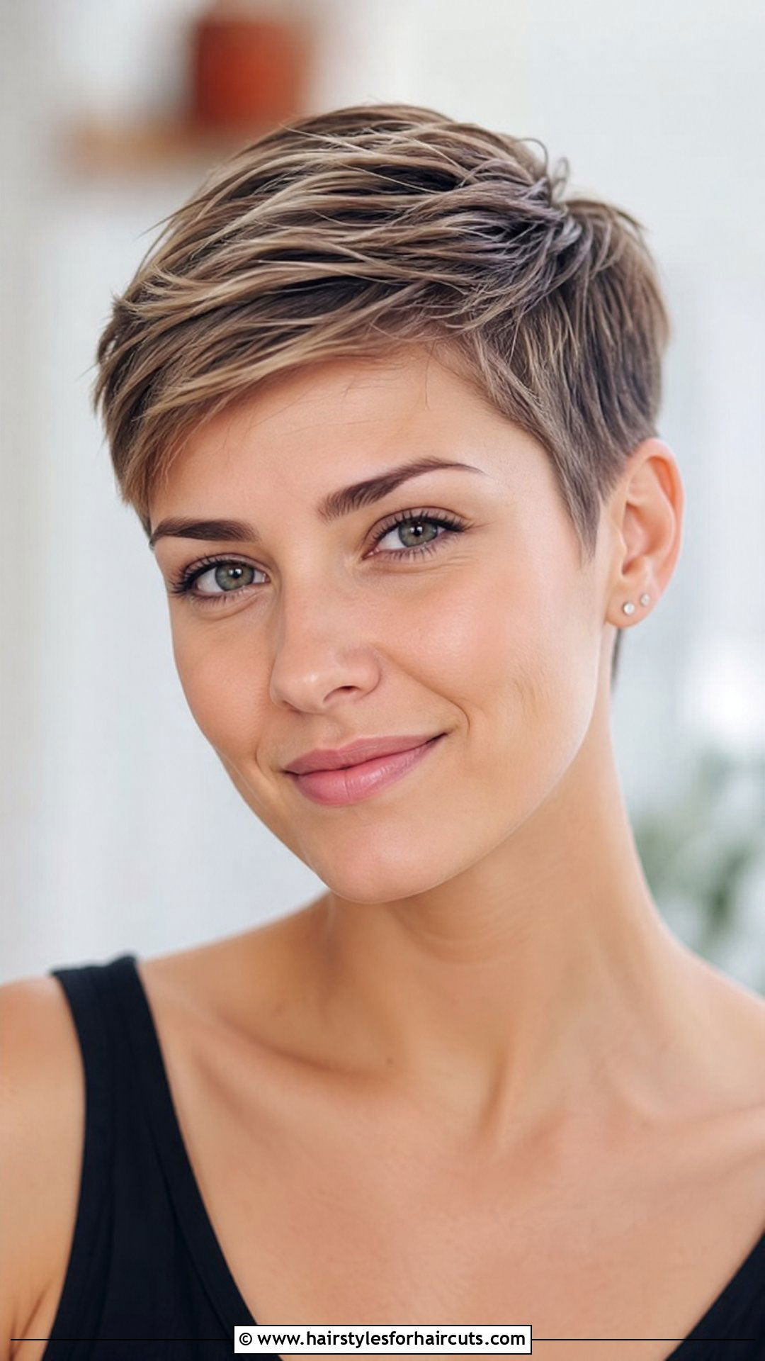 Smooth Pixie Cut - 25 hairstyles for work - 25 hairstyles for work
