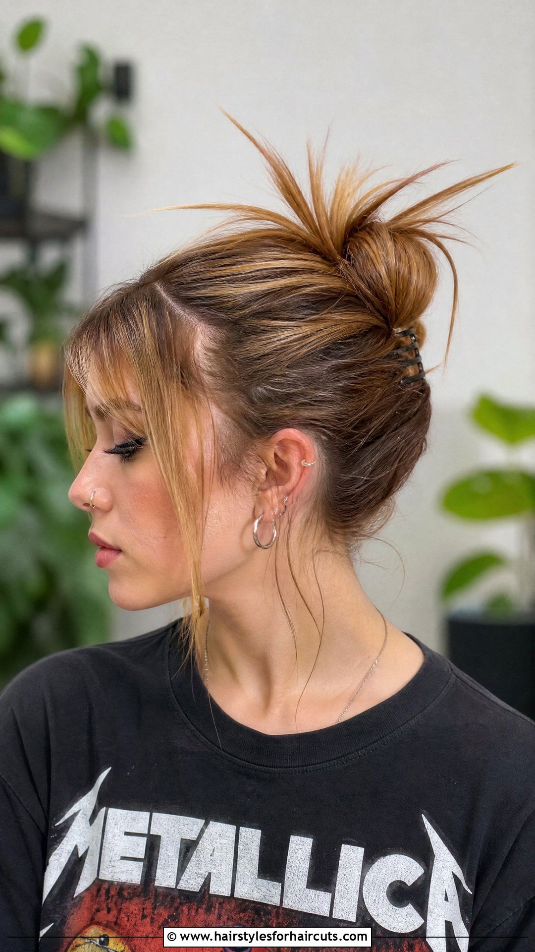 Snap Clip Spiky Bun - 25 y2k hair clip hairstyles - 25 y2k hair clip hairstyles