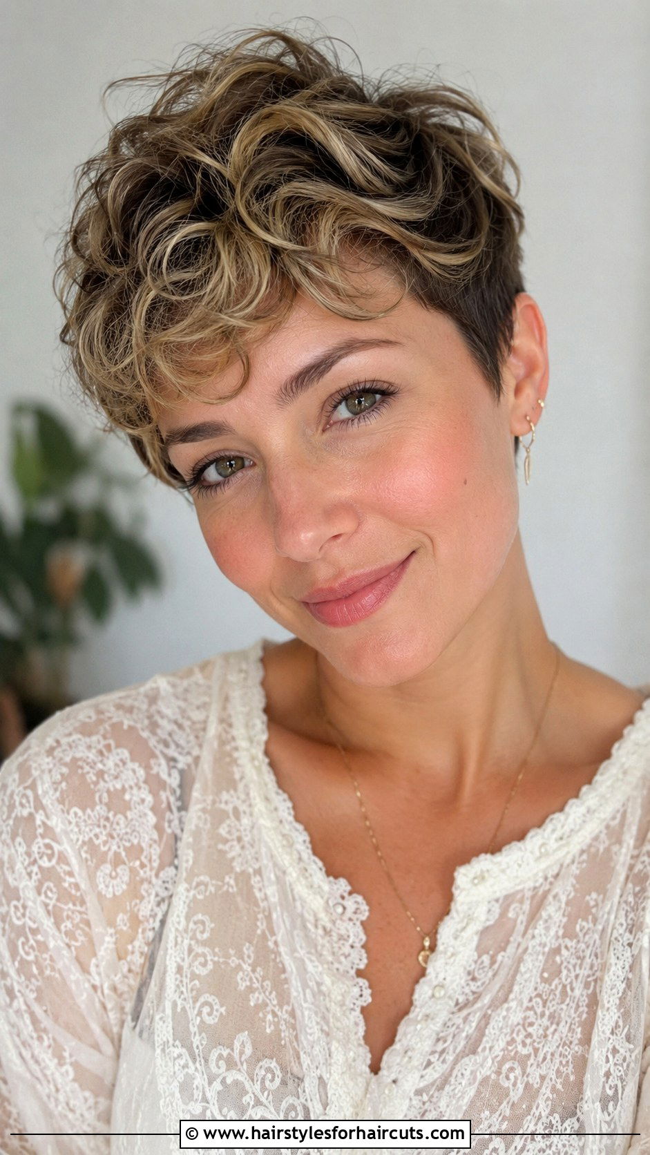 Soft Curls For Pixie Cut - 25 short hairstyles for wedding - 25 short hairstyles for wedding