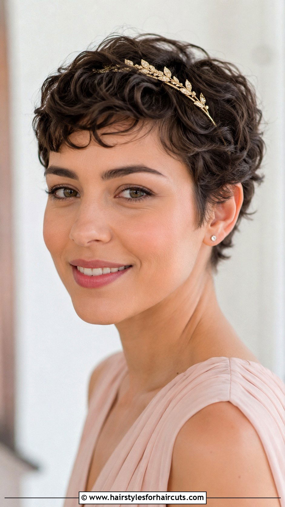 Soft Curls Short Crop - 25 wedding hairstyles for short length hair - 25 wedding hairstyles for short length hair