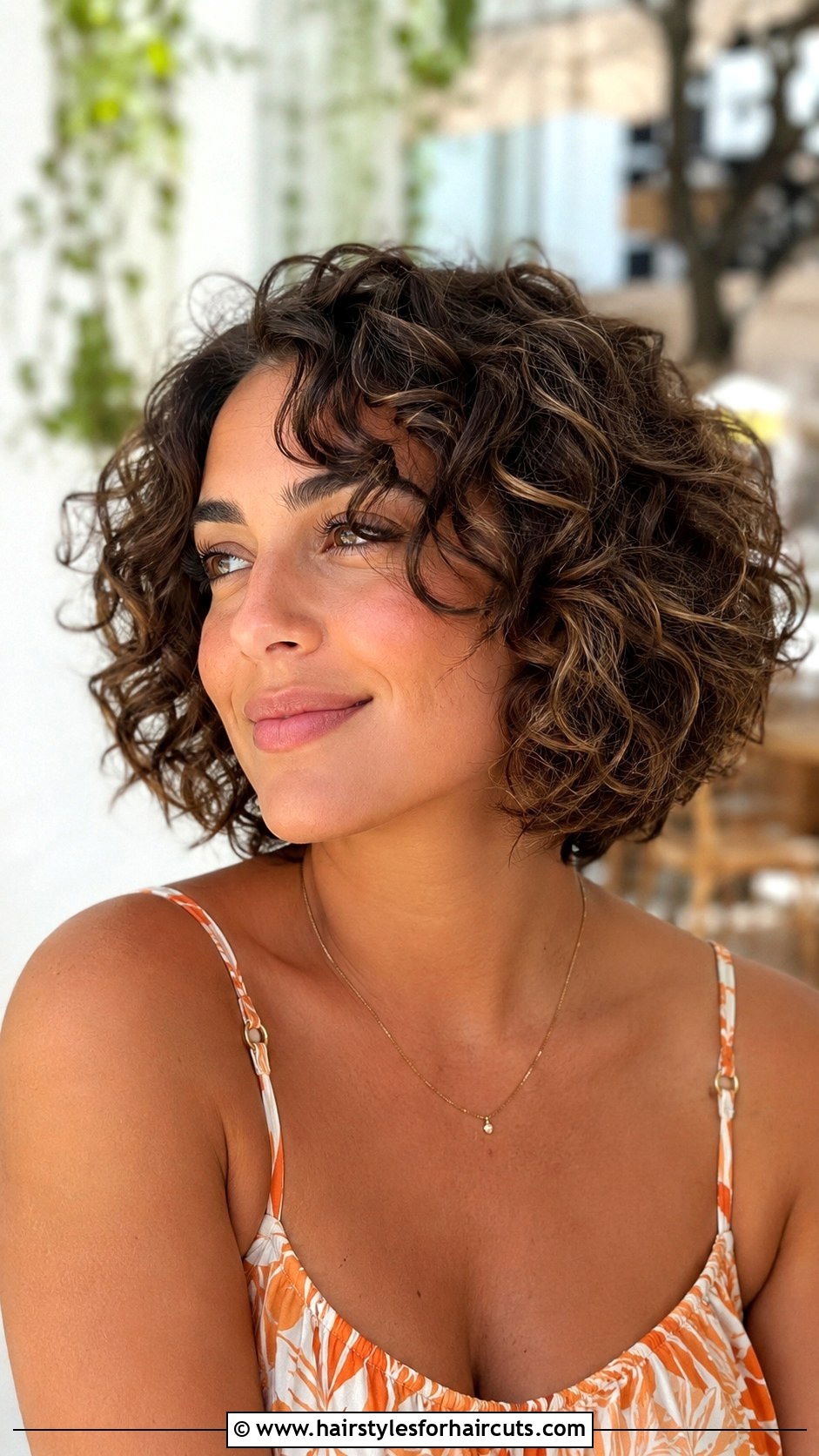 Soft Curly Bob - 25 feminine hairstyles - 25 feminine hairstyles