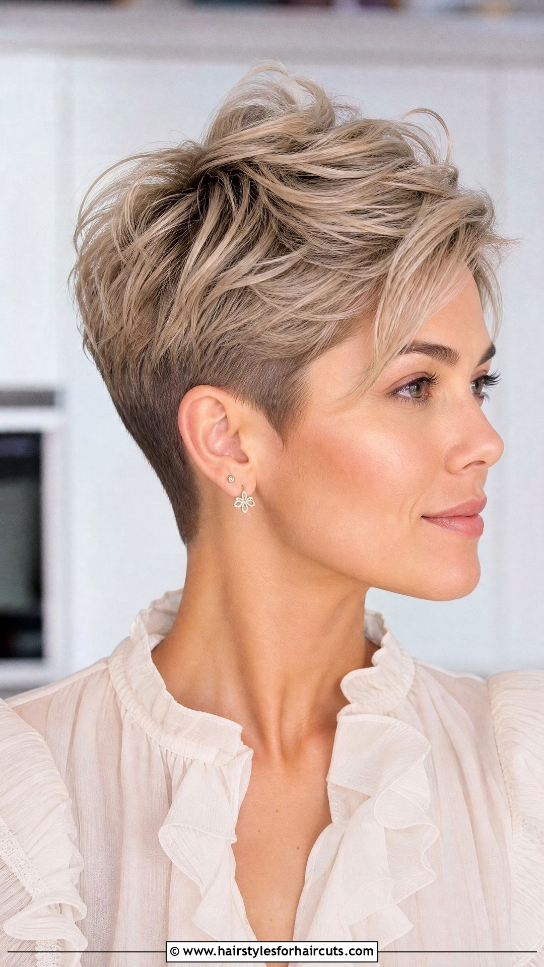 Soft Feathered Pixie Undercut - 25 pixie hairstyles double side shave short hair - 25 pixie hairstyles double side shave short hair