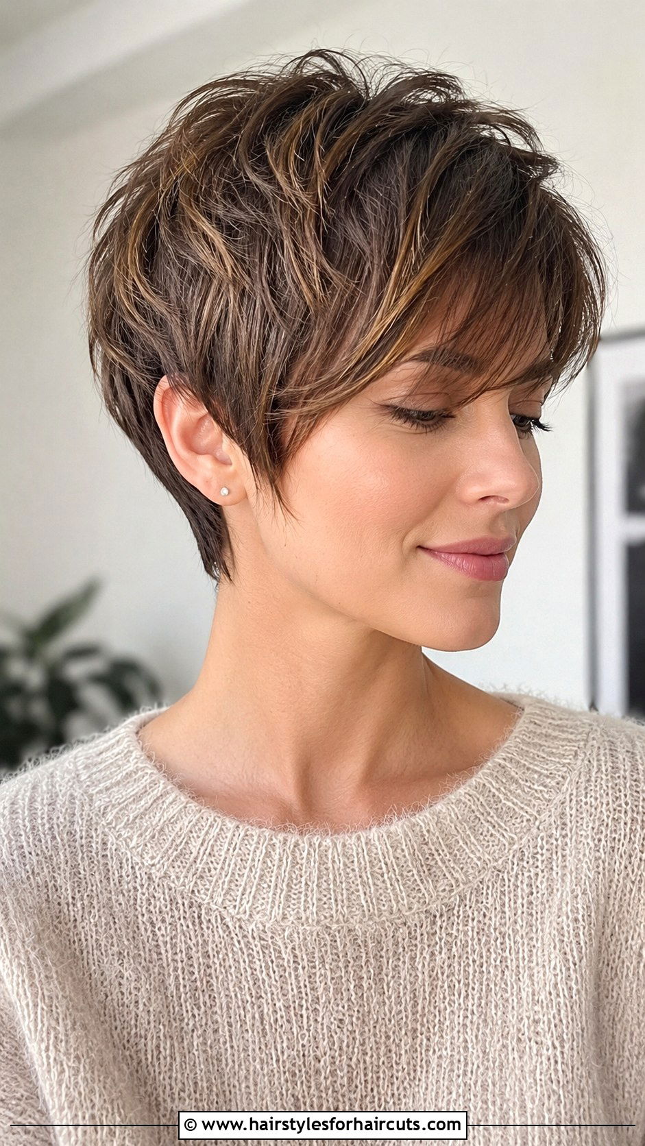 Soft Textured Crop - 25 short hair korean tomboy haircuts - 25 short hair korean tomboy haircuts