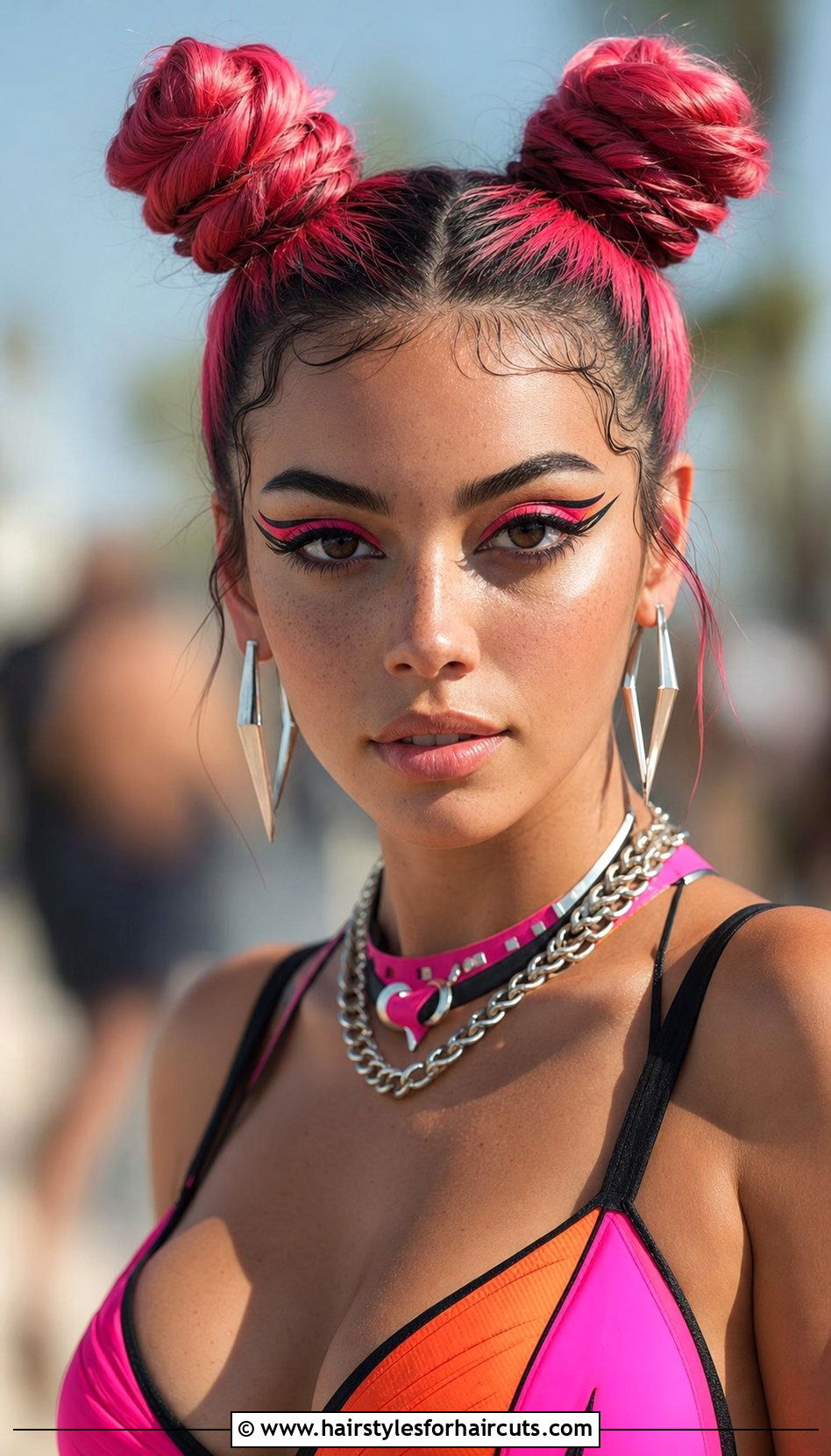 Space Buns And Graphic Eyeliner - 25 make up and hairstyles - 25 make up and hairstyles