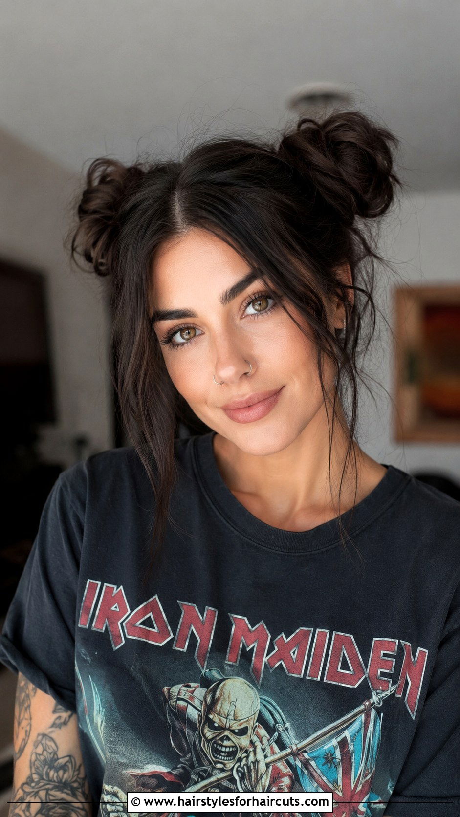 Space Buns With Medium Layers - 25 cute hairstyles for medium layered hair - 25 cute hairstyles for medium layered hair