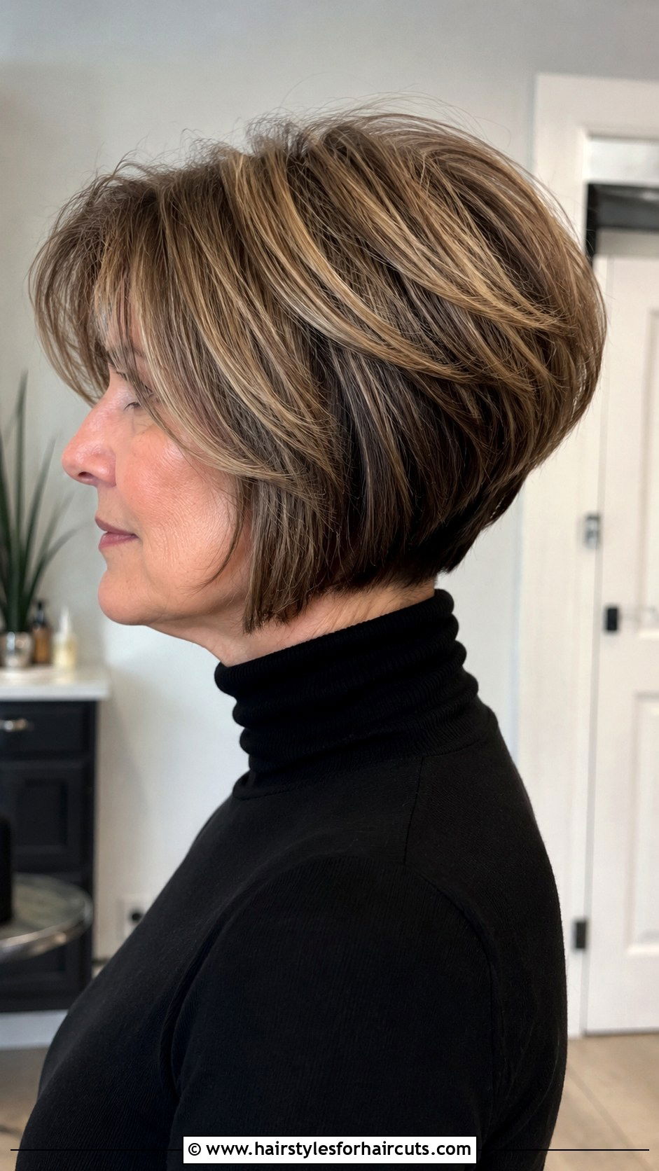 Stacked Back Bob - 25 70s disco hairstyles for short hair - 25 70s disco hairstyles for short hair
