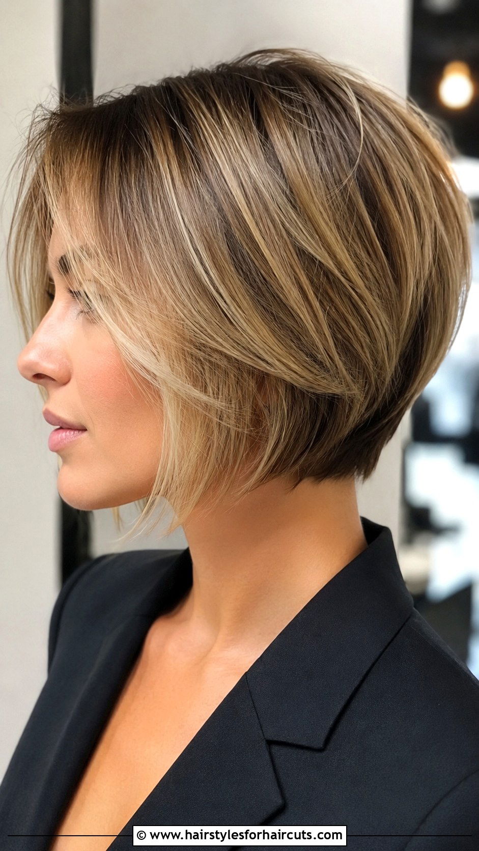 Stacked Bob - 25 low maintenance short haircuts for thin hair - 25 low maintenance short haircuts for thin hair