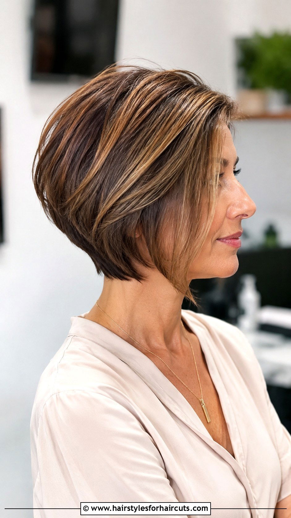 Stacked Bob - 25 womens short hairstyles for fine hair - 25 womens short hairstyles for fine hair