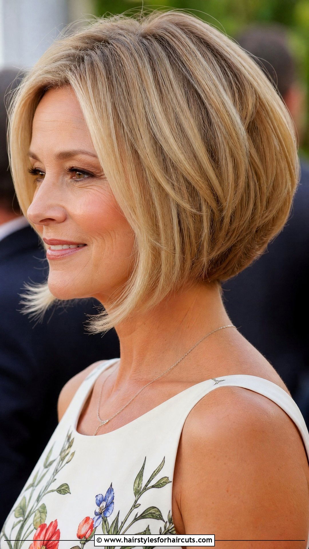 Stacked Bob - 25 hairstyles for over 50 women - 25 hairstyles for over 50 women